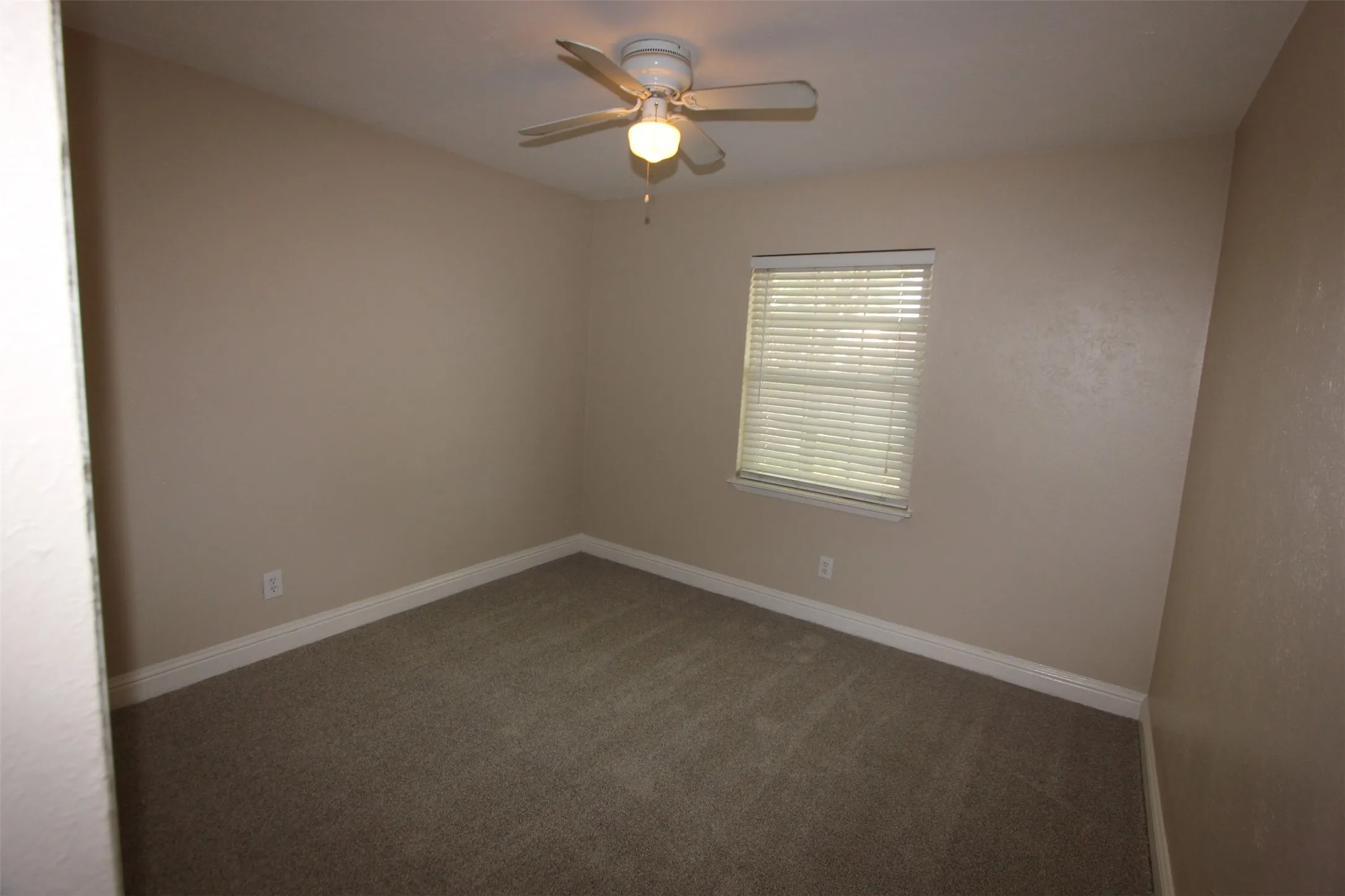 Single Family Residence For Rent in Collin County , 157 W Way Circle, Allen, Texas 75002, 3 Bedroom, 2 Bathroom, 2 Garage spaces, 1,424 Sqft, built in 1978, mls#21349199, Real Estate Agent in Allen, Homes For Rent in Collin county, Homes For Rent in Allen, Realtor in Allen Texas, Real Estate Brokerage Independent Realty Texas, Luminita Cordes Realtor