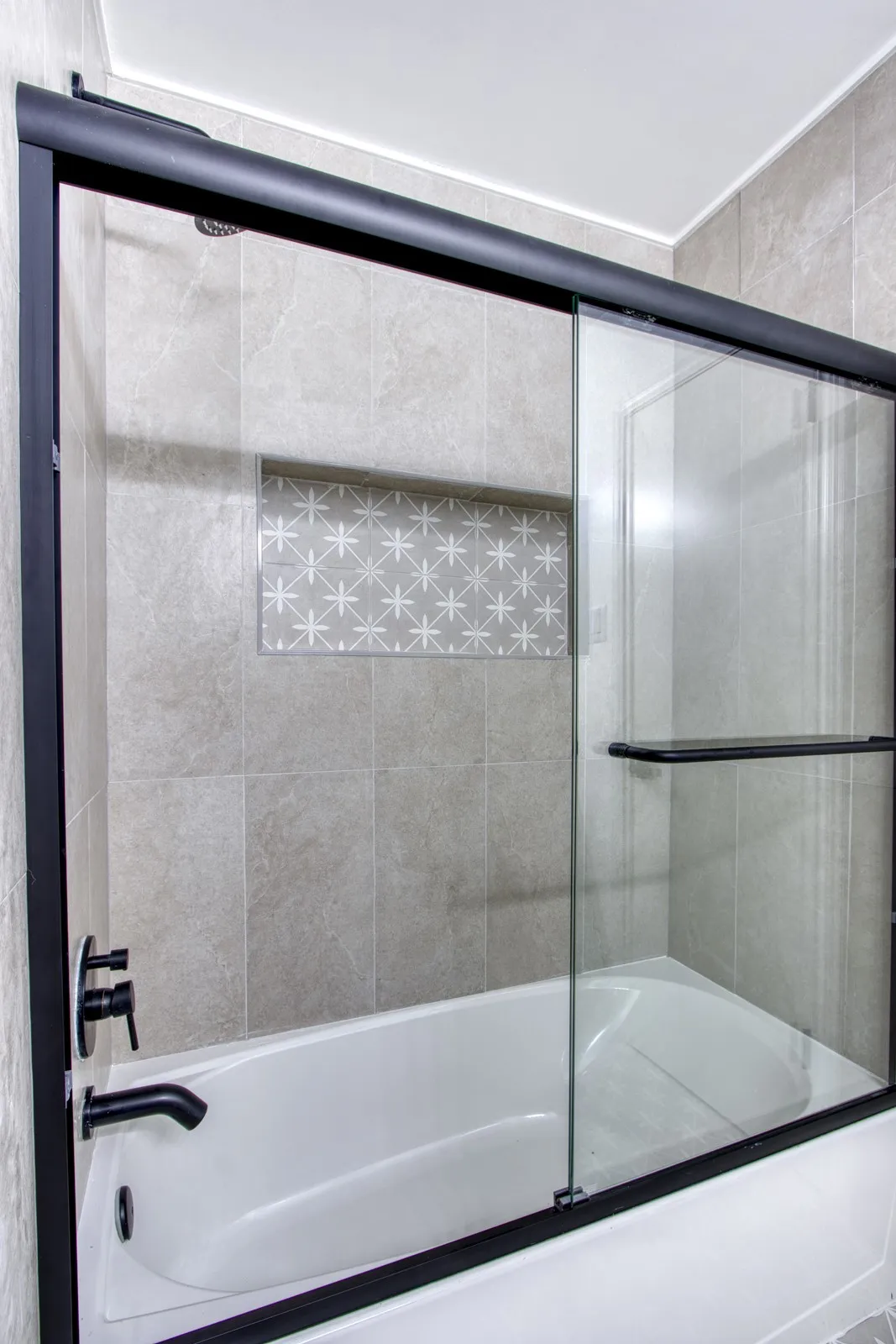 Single Family Residence For Sale in Dallas County , 9606 Glenacre, Dallas, Texas 75243, 3 Bedroom, 3 Bathroom, 2 Garage spaces, 2,094 Sqft, built in 1978, mls#21349216, Real Estate Agent in Dallas, Homes For Sale in Dallas county, Homes For Sale in Dallas, Realtor in Dallas Texas, Real Estate Brokerage Independent Realty Texas, Luminita Cordes Realtor
