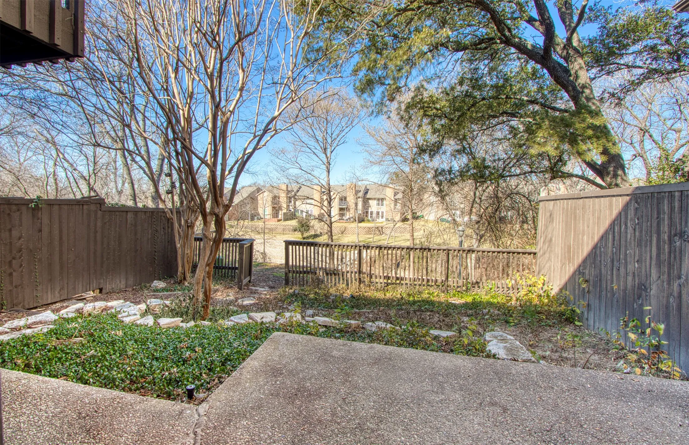 Single Family Residence For Sale in Dallas County , 9606 Glenacre, Dallas, Texas 75243, 3 Bedroom, 3 Bathroom, 2 Garage spaces, 2,094 Sqft, built in 1978, mls#21349216, Real Estate Agent in Dallas, Homes For Sale in Dallas county, Homes For Sale in Dallas, Realtor in Dallas Texas, Real Estate Brokerage Independent Realty Texas, Luminita Cordes Realtor