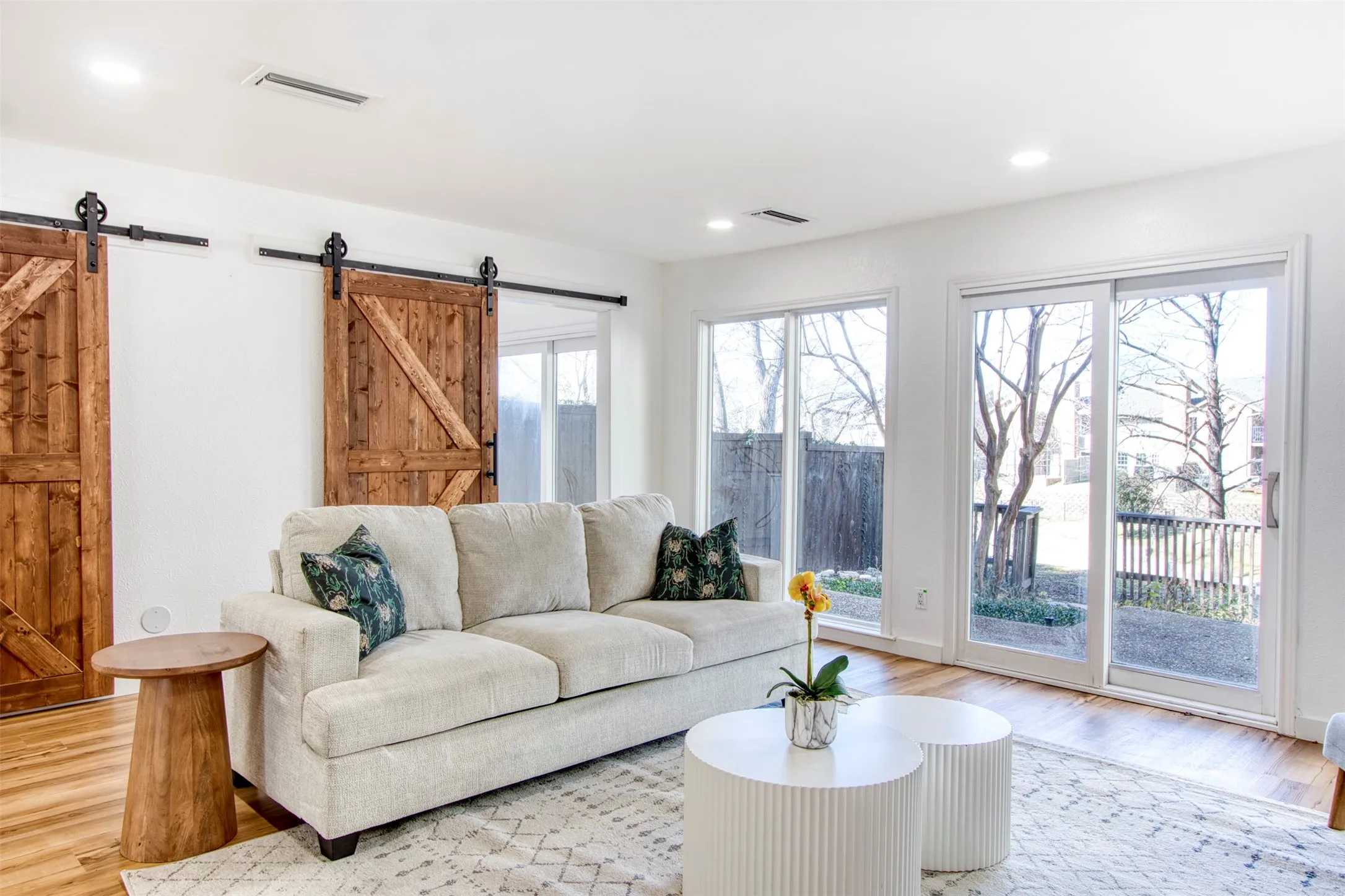 Single Family Residence For Sale in Dallas County , 9606 Glenacre, Dallas, Texas 75243, 3 Bedroom, 3 Bathroom, 2 Garage spaces, 2,094 Sqft, built in 1978, mls#21349216, Real Estate Agent in Dallas, Homes For Sale in Dallas county, Homes For Sale in Dallas, Realtor in Dallas Texas, Real Estate Brokerage Independent Realty Texas, Luminita Cordes Realtor