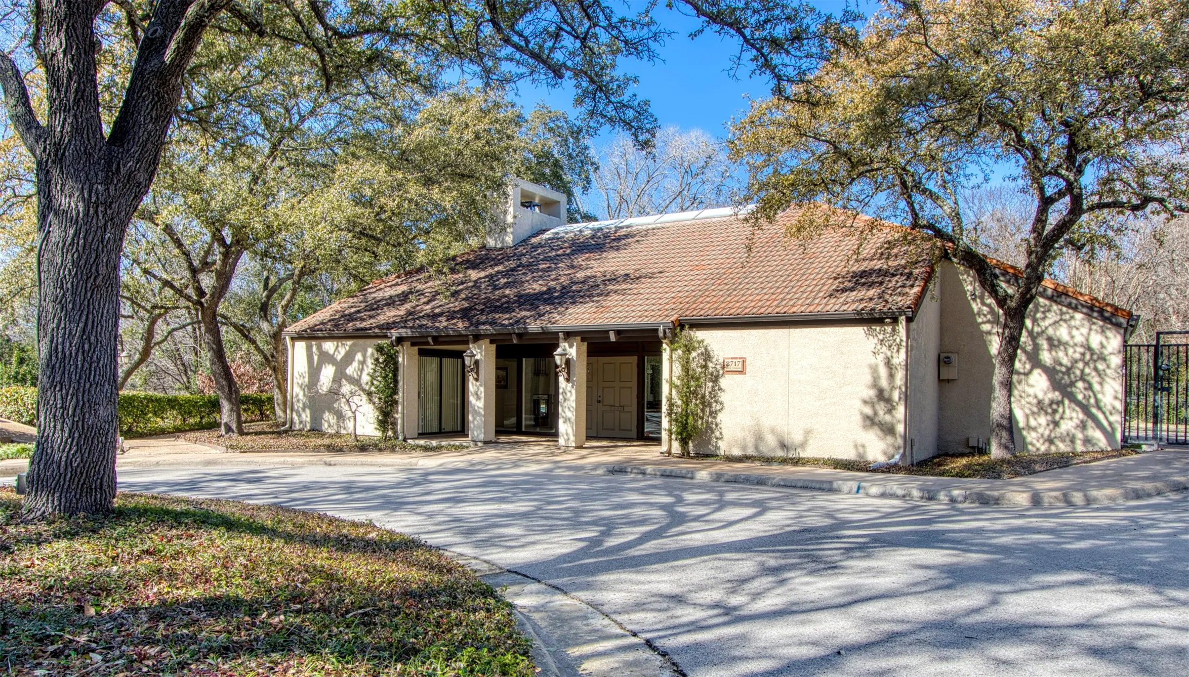 Single Family Residence For Sale in Dallas County , 9606 Glenacre, Dallas, Texas 75243, 3 Bedroom, 3 Bathroom, 2 Garage spaces, 2,094 Sqft, built in 1978, mls#21349216, Real Estate Agent in Dallas, Homes For Sale in Dallas county, Homes For Sale in Dallas, Realtor in Dallas Texas, Real Estate Brokerage Independent Realty Texas, Luminita Cordes Realtor
