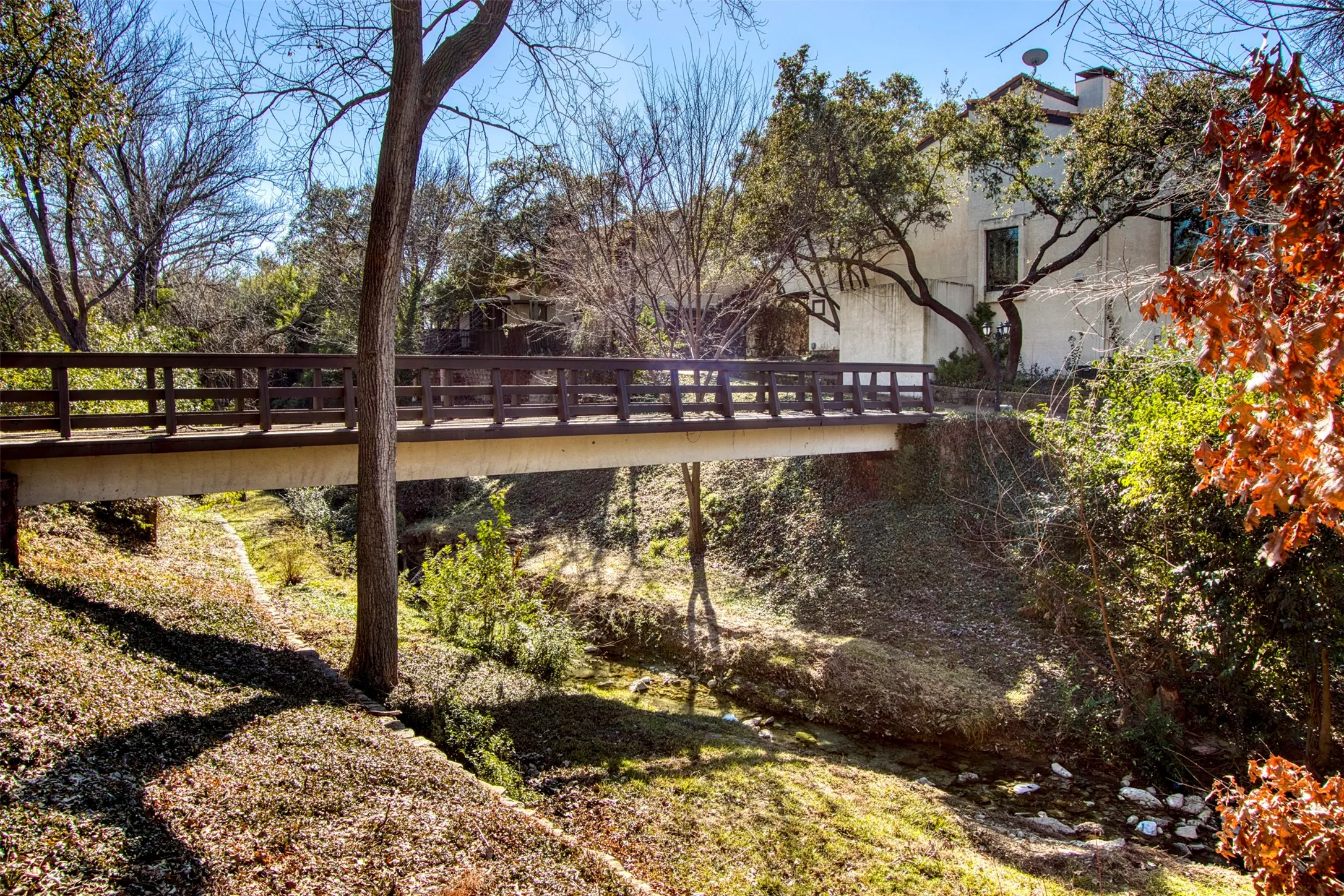 Single Family Residence For Sale in Dallas County , 9606 Glenacre, Dallas, Texas 75243, 3 Bedroom, 3 Bathroom, 2 Garage spaces, 2,094 Sqft, built in 1978, mls#21349216, Real Estate Agent in Dallas, Homes For Sale in Dallas county, Homes For Sale in Dallas, Realtor in Dallas Texas, Real Estate Brokerage Independent Realty Texas, Luminita Cordes Realtor