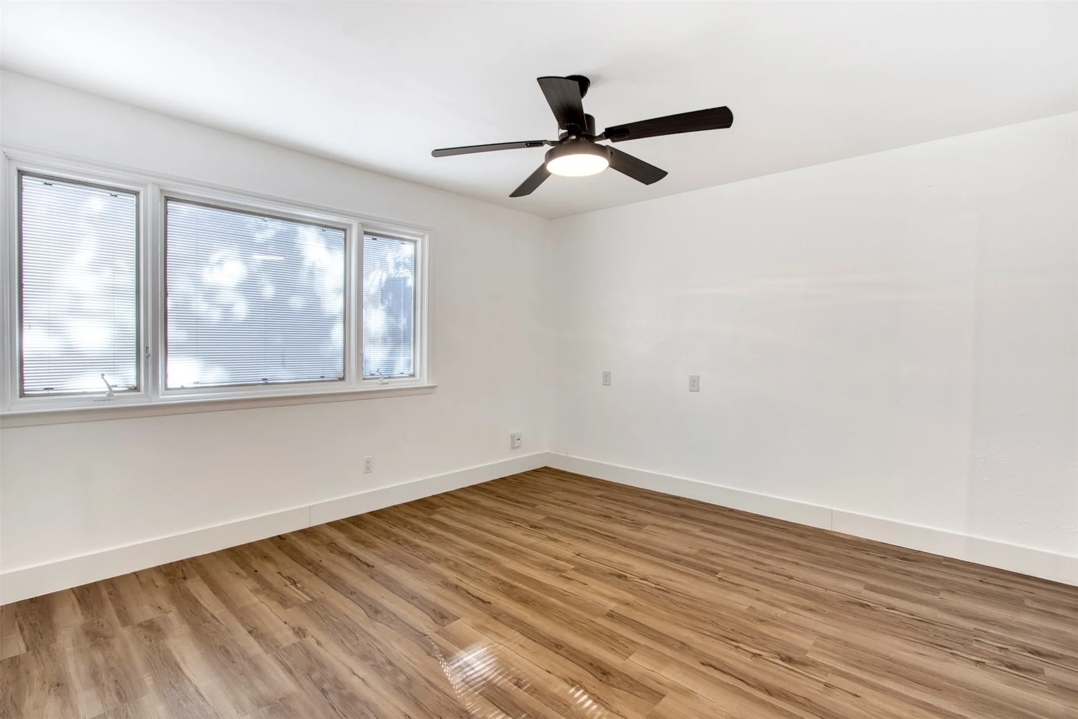 Single Family Residence For Sale in Dallas County , 9606 Glenacre, Dallas, Texas 75243, 3 Bedroom, 3 Bathroom, 2 Garage spaces, 2,094 Sqft, built in 1978, mls#21349216, Real Estate Agent in Dallas, Homes For Sale in Dallas county, Homes For Sale in Dallas, Realtor in Dallas Texas, Real Estate Brokerage Independent Realty Texas, Luminita Cordes Realtor