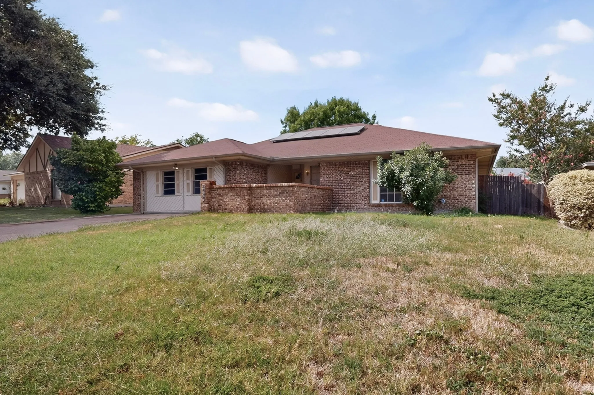 Single Family Residence For Sale in Tarrant County , 3612 Holly Springs Drive, Fort Worth, Texas 76133, 4 Bedroom, 2 Bathroom, Garage spaces, 2,658 Sqft, built in 1978, mls#21343501, Real Estate Agent in Fort Worth, Homes For Sale in Tarrant county, Homes For Sale in Fort Worth, Realtor in Fort Worth Texas, Real Estate Brokerage Independent Realty Texas, Luminita Cordes Realtor