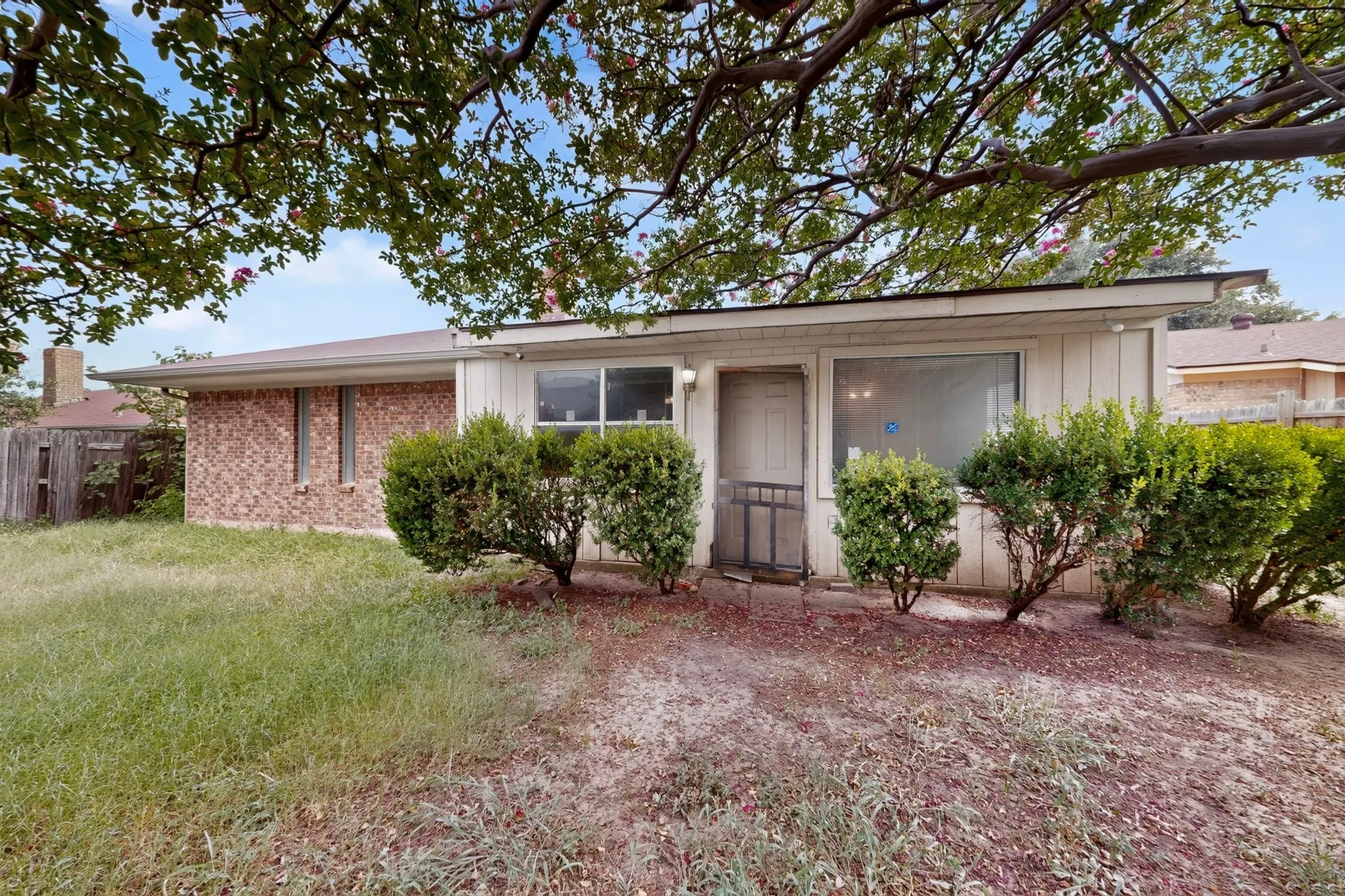 Single Family Residence For Sale in Tarrant County , 3612 Holly Springs Drive, Fort Worth, Texas 76133, 4 Bedroom, 2 Bathroom, Garage spaces, 2,658 Sqft, built in 1978, mls#21343501, Real Estate Agent in Fort Worth, Homes For Sale in Tarrant county, Homes For Sale in Fort Worth, Realtor in Fort Worth Texas, Real Estate Brokerage Independent Realty Texas, Luminita Cordes Realtor