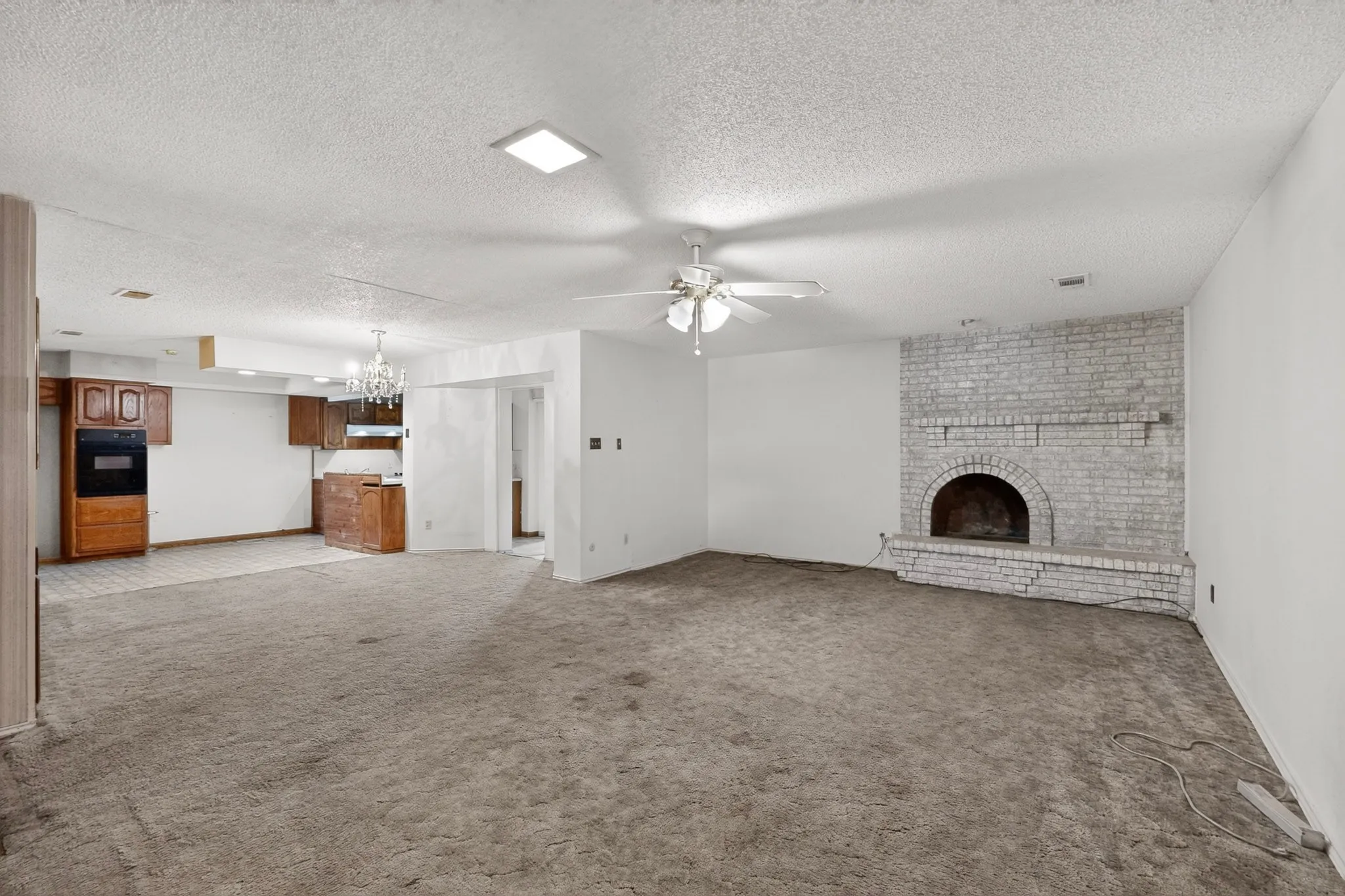 Single Family Residence For Sale in Tarrant County , 3612 Holly Springs Drive, Fort Worth, Texas 76133, 4 Bedroom, 2 Bathroom, Garage spaces, 2,658 Sqft, built in 1978, mls#21343501, Real Estate Agent in Fort Worth, Homes For Sale in Tarrant county, Homes For Sale in Fort Worth, Realtor in Fort Worth Texas, Real Estate Brokerage Independent Realty Texas, Luminita Cordes Realtor