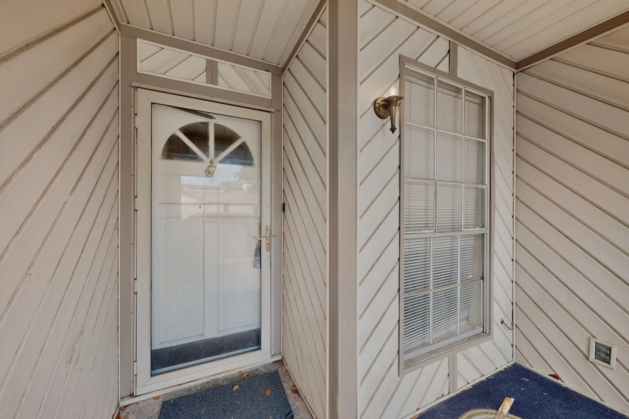 Single Family Residence For Sale in Tarrant County , 3612 Holly Springs Drive, Fort Worth, Texas 76133, 4 Bedroom, 2 Bathroom, Garage spaces, 2,658 Sqft, built in 1978, mls#21343501, Real Estate Agent in Fort Worth, Homes For Sale in Tarrant county, Homes For Sale in Fort Worth, Realtor in Fort Worth Texas, Real Estate Brokerage Independent Realty Texas, Luminita Cordes Realtor