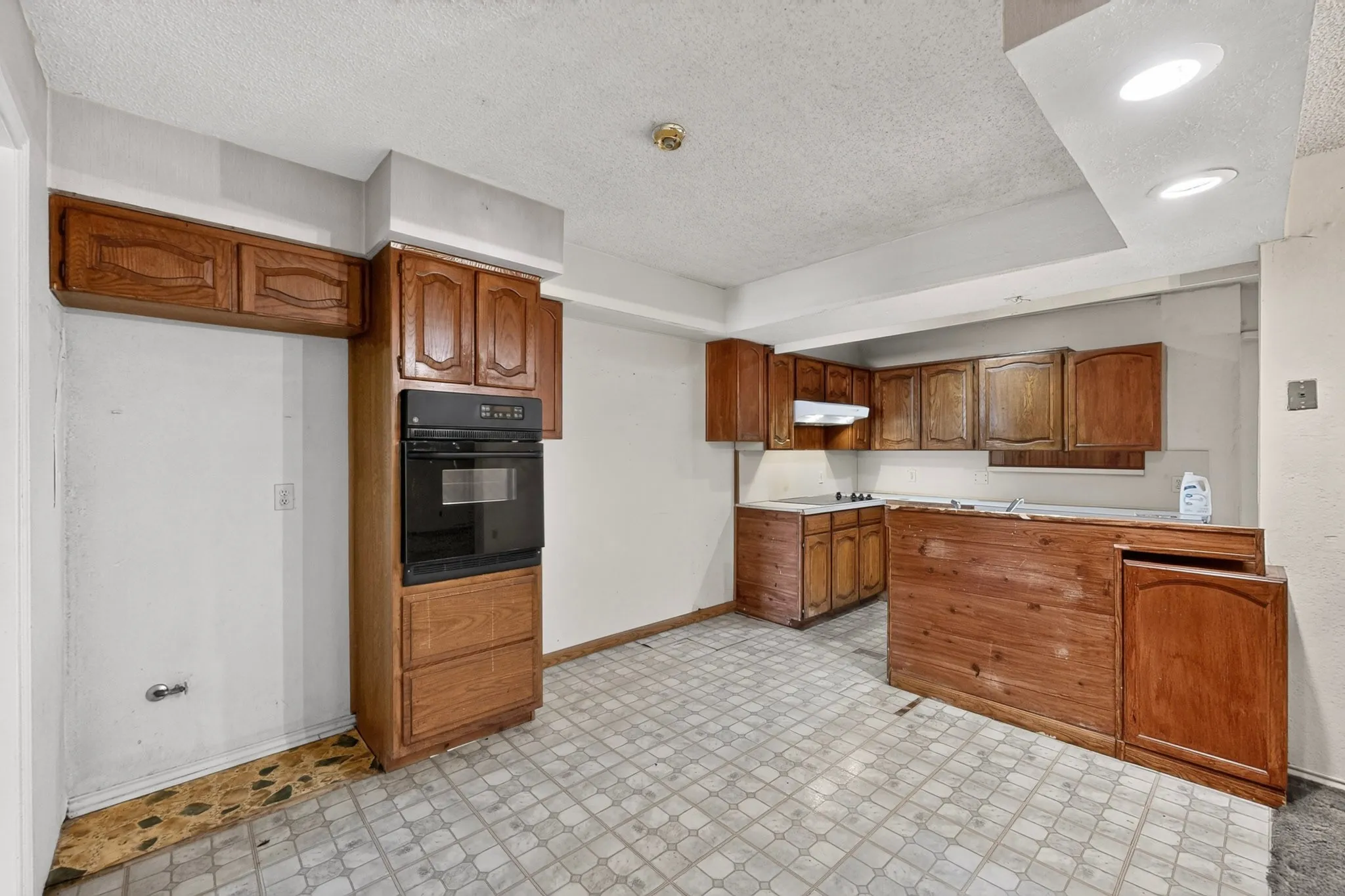 Single Family Residence For Sale in Tarrant County , 3612 Holly Springs Drive, Fort Worth, Texas 76133, 4 Bedroom, 2 Bathroom, Garage spaces, 2,658 Sqft, built in 1978, mls#21343501, Real Estate Agent in Fort Worth, Homes For Sale in Tarrant county, Homes For Sale in Fort Worth, Realtor in Fort Worth Texas, Real Estate Brokerage Independent Realty Texas, Luminita Cordes Realtor