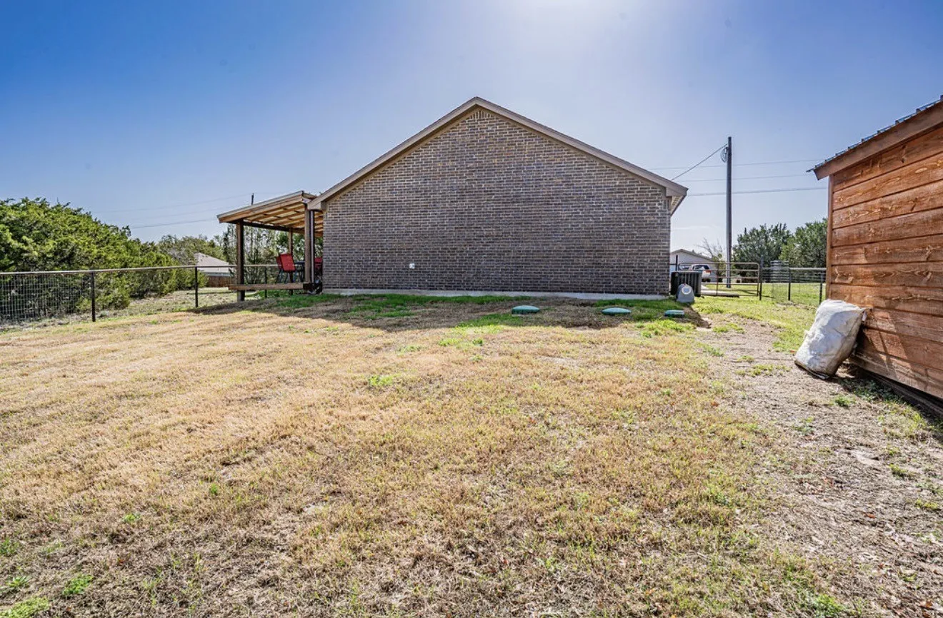 Single Family Residence For Sale in Hood County , 2302 San Saba Court, Granbury, Texas 76048, 3 Bedroom, 2 Bathroom, Garage spaces, 1,395 Sqft, built in 2017, mls#21348443, Real Estate Agent in Granbury, Homes For Sale in Hood county, Homes For Sale in Granbury, Realtor in Granbury Texas, Real Estate Brokerage Independent Realty Texas, Luminita Cordes Realtor