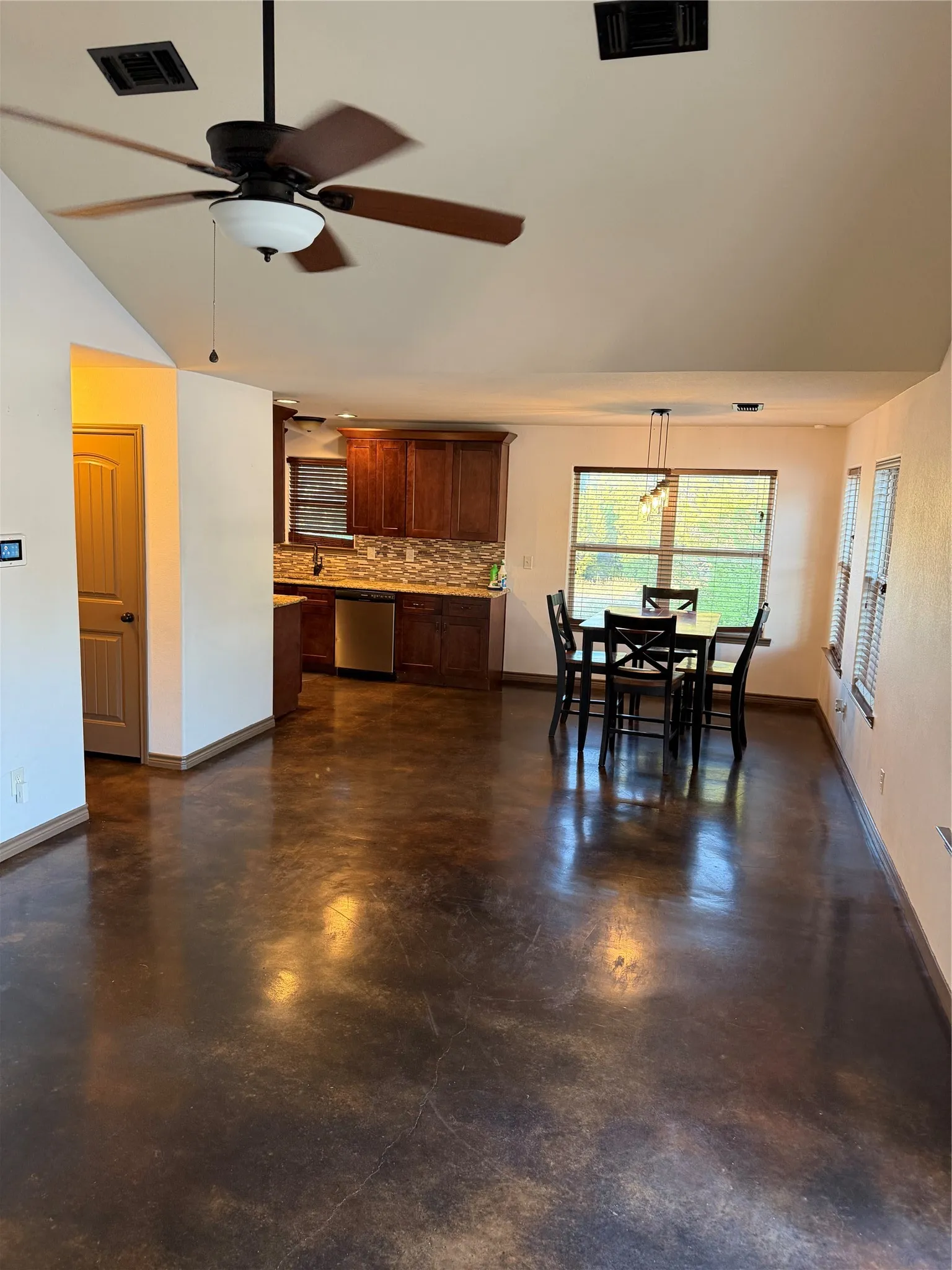 Single Family Residence For Sale in Hood County , 2302 San Saba Court, Granbury, Texas 76048, 3 Bedroom, 2 Bathroom, Garage spaces, 1,395 Sqft, built in 2017, mls#21348443, Real Estate Agent in Granbury, Homes For Sale in Hood county, Homes For Sale in Granbury, Realtor in Granbury Texas, Real Estate Brokerage Independent Realty Texas, Luminita Cordes Realtor