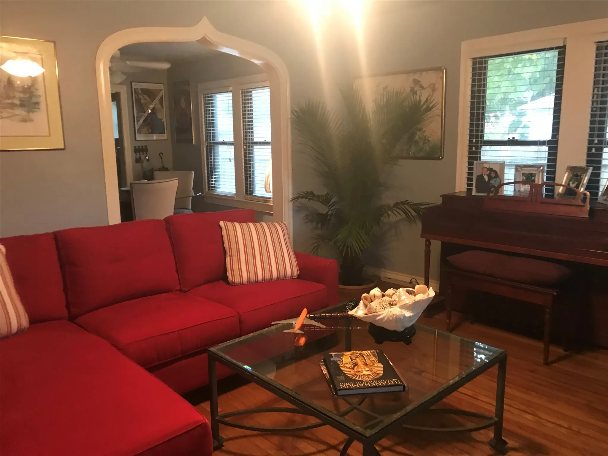 Single Family Residence For Sale in Dallas County , 2546 Gladstone Drive, Dallas, Texas 75211, 2 Bedrooms, 1 Bathroom, Garage spaces, 1,194 Sqft, built in 1920, Price $350,000, mls#21349234, Real Estate Agent in Dallas, Homes For Sale in Dallas county, Homes For Sale in Dallas, Realtor in Dallas Texas, Real Estate Brokerage Independent Realty Texas, Luminita Cordes Realtor