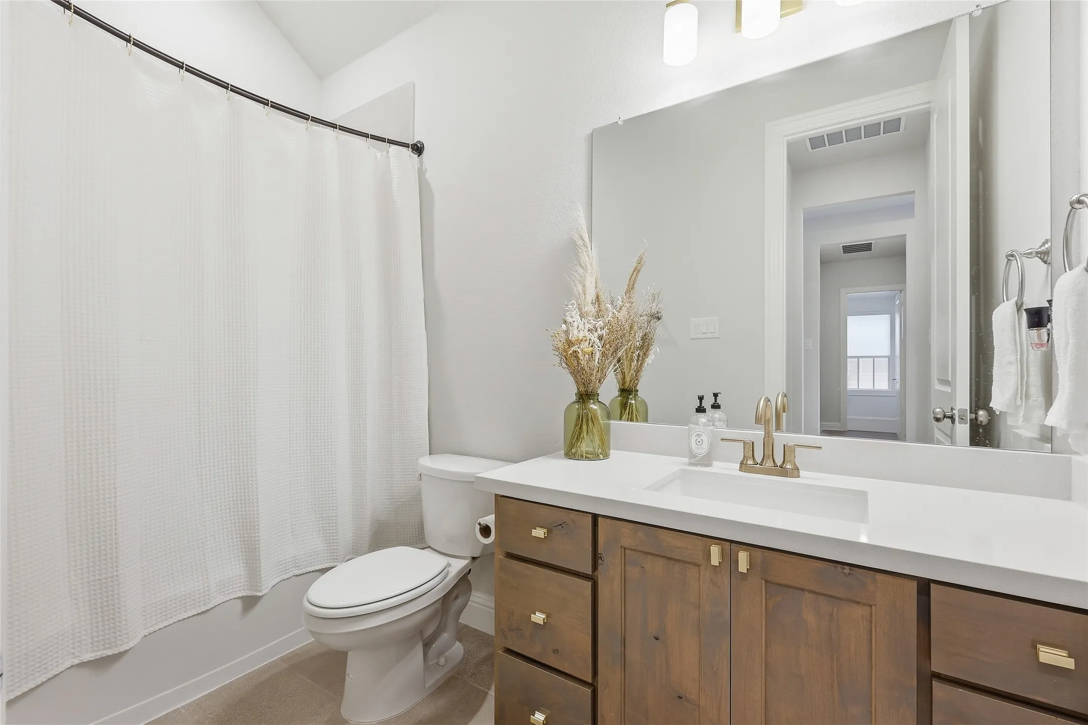 Single Family Residence For Rent in Ellis County , 1837 Flowing Ridge Road, Midlothian, Texas 76065, 4 Bedroom, 3 Bathroom, 2 Garage spaces, 2,028 Sqft, built in 2025, mls#21349236, Real Estate Agent in Midlothian, Homes For Rent in Ellis county, Homes For Rent in Midlothian, Realtor in Midlothian Texas, Real Estate Brokerage Independent Realty Texas, Luminita Cordes Realtor