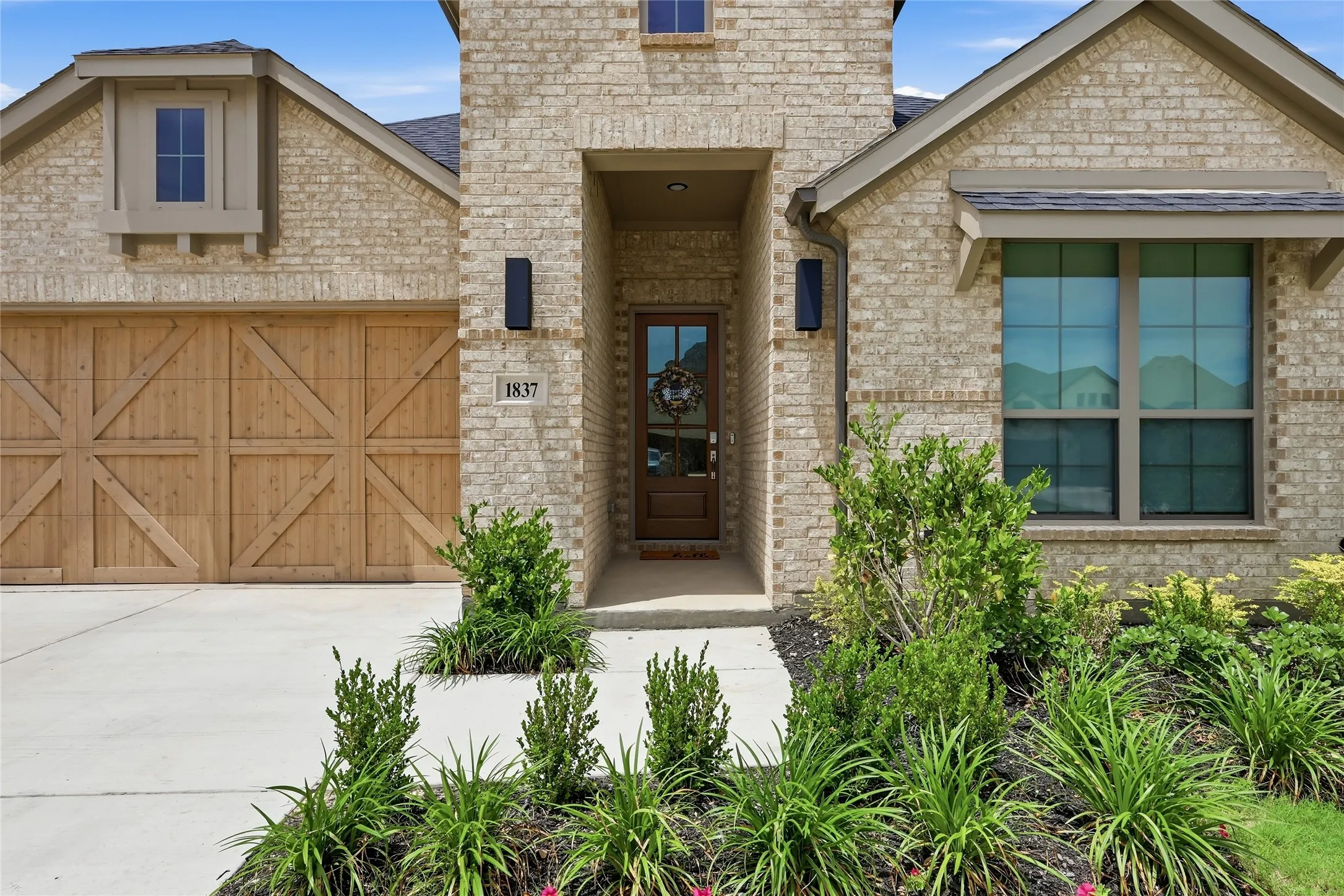Single Family Residence For Rent in Ellis County , 1837 Flowing Ridge Road, Midlothian, Texas 76065, 4 Bedroom, 3 Bathroom, 2 Garage spaces, 2,028 Sqft, built in 2025, mls#21349236, Real Estate Agent in Midlothian, Homes For Rent in Ellis county, Homes For Rent in Midlothian, Realtor in Midlothian Texas, Real Estate Brokerage Independent Realty Texas, Luminita Cordes Realtor