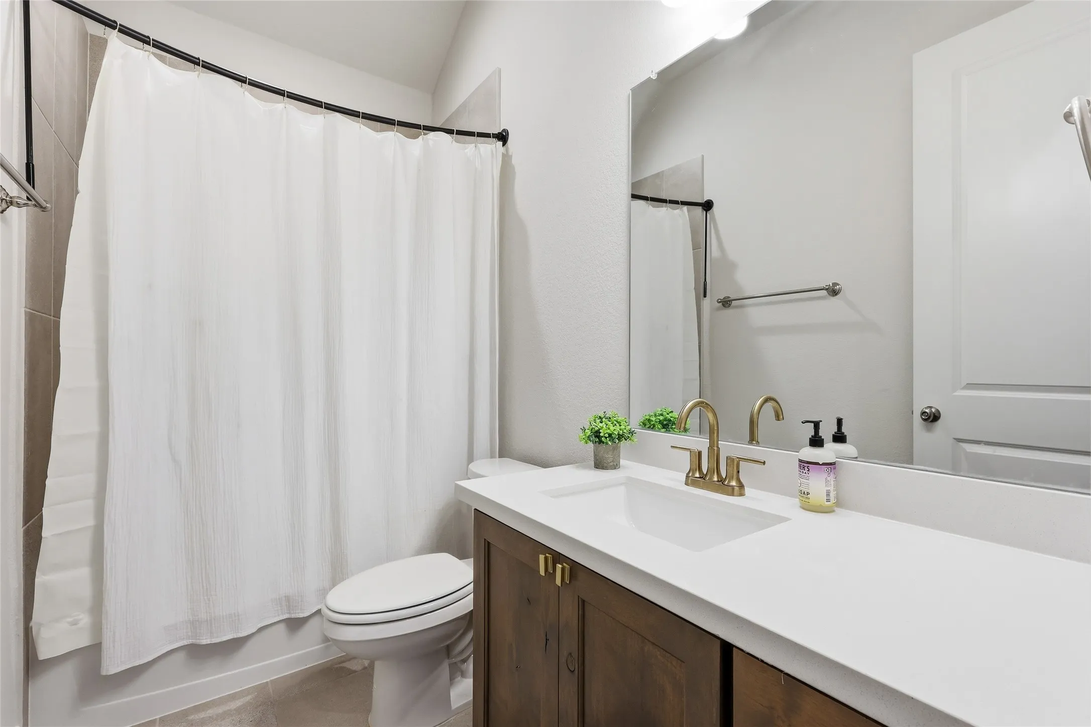 Single Family Residence For Rent in Ellis County , 1837 Flowing Ridge Road, Midlothian, Texas 76065, 4 Bedroom, 3 Bathroom, 2 Garage spaces, 2,028 Sqft, built in 2025, mls#21349236, Real Estate Agent in Midlothian, Homes For Rent in Ellis county, Homes For Rent in Midlothian, Realtor in Midlothian Texas, Real Estate Brokerage Independent Realty Texas, Luminita Cordes Realtor