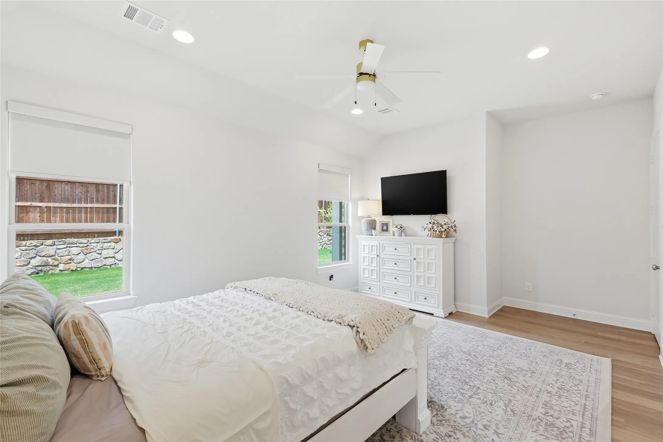 Single Family Residence For Rent in Ellis County , 1837 Flowing Ridge Road, Midlothian, Texas 76065, 4 Bedroom, 3 Bathroom, 2 Garage spaces, 2,028 Sqft, built in 2025, mls#21349236, Real Estate Agent in Midlothian, Homes For Rent in Ellis county, Homes For Rent in Midlothian, Realtor in Midlothian Texas, Real Estate Brokerage Independent Realty Texas, Luminita Cordes Realtor