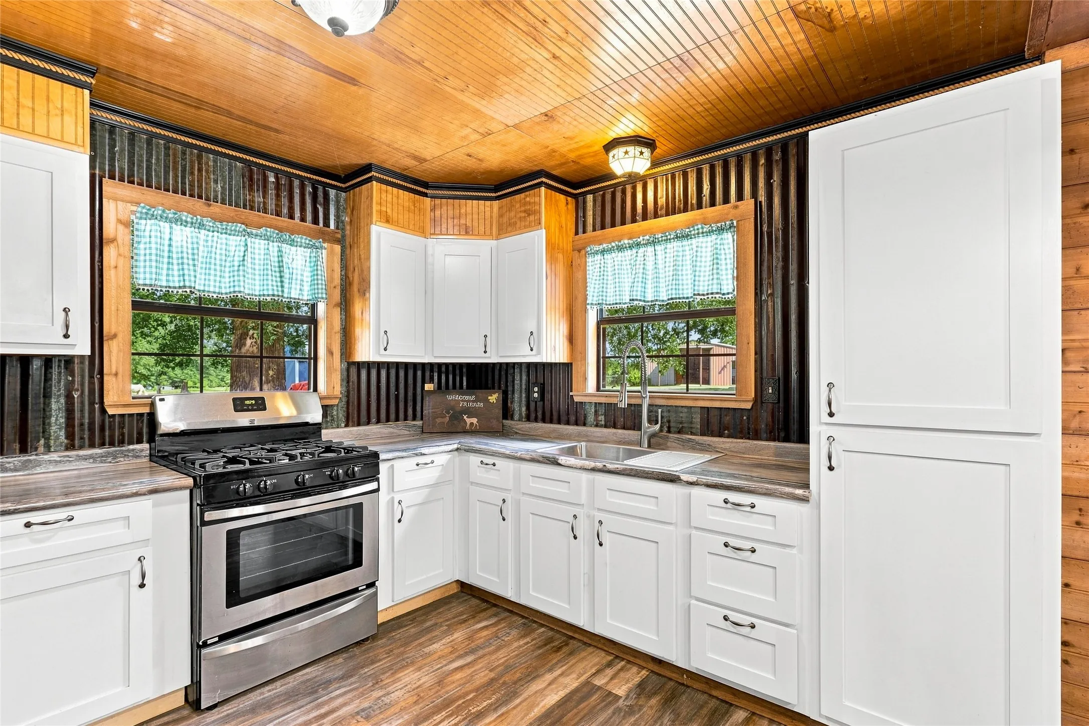 Farm For Sale in Fannin County , 1549 County Road 2130, Telephone, Texas 75488, 1 Bedroom, 2 Bathroom, Garage spaces, 1,600 Sqft, built in 2004, mls#21349142, Real Estate Agent in Telephone, Homes For Sale in Fannin county, Homes For Sale in Telephone, Realtor in Telephone Texas, Real Estate Brokerage Independent Realty Texas, Luminita Cordes Realtor