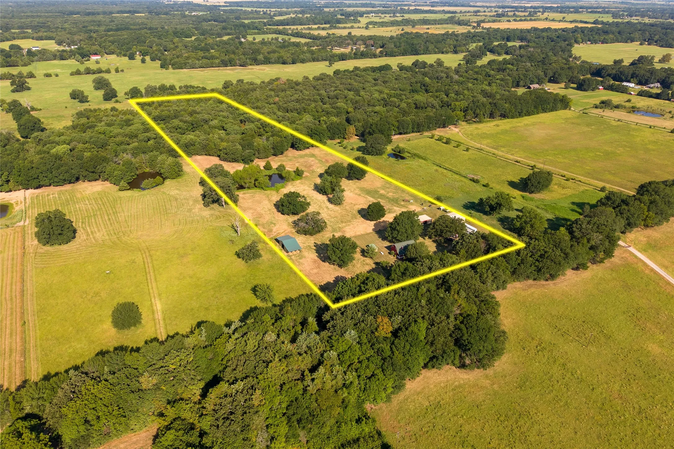 Farm For Sale in Fannin County , 1549 County Road 2130, Telephone, Texas 75488, 1 Bedroom, 2 Bathroom, Garage spaces, 1,600 Sqft, built in 2004, mls#21349142, Real Estate Agent in Telephone, Homes For Sale in Fannin county, Homes For Sale in Telephone, Realtor in Telephone Texas, Real Estate Brokerage Independent Realty Texas, Luminita Cordes Realtor