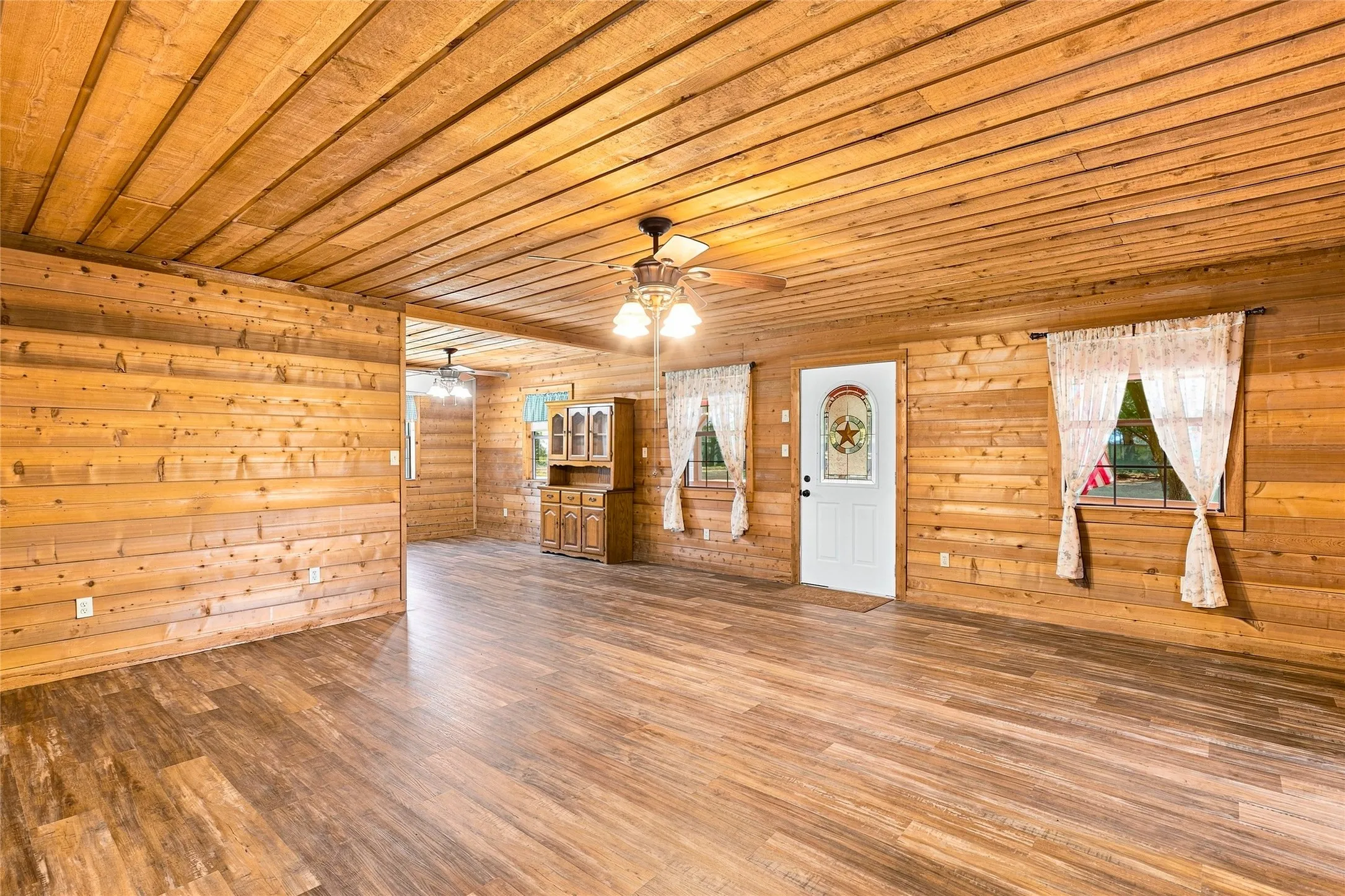 Farm For Sale in Fannin County , 1549 County Road 2130, Telephone, Texas 75488, 1 Bedroom, 2 Bathroom, Garage spaces, 1,600 Sqft, built in 2004, mls#21349142, Real Estate Agent in Telephone, Homes For Sale in Fannin county, Homes For Sale in Telephone, Realtor in Telephone Texas, Real Estate Brokerage Independent Realty Texas, Luminita Cordes Realtor