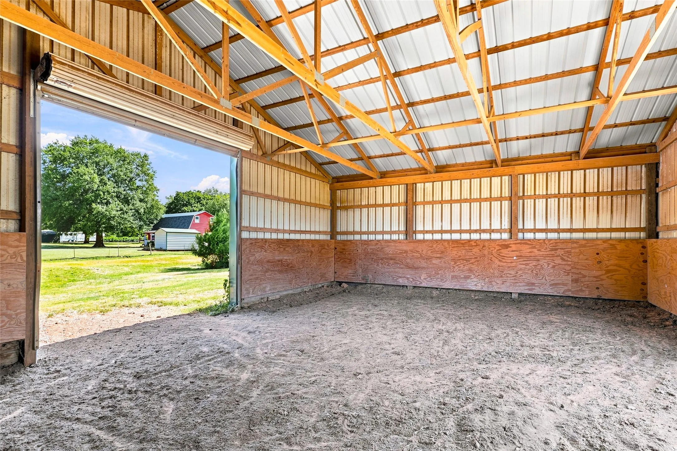 Farm For Sale in Fannin County , 1549 County Road 2130, Telephone, Texas 75488, 1 Bedroom, 2 Bathroom, Garage spaces, 1,600 Sqft, built in 2004, mls#21349142, Real Estate Agent in Telephone, Homes For Sale in Fannin county, Homes For Sale in Telephone, Realtor in Telephone Texas, Real Estate Brokerage Independent Realty Texas, Luminita Cordes Realtor