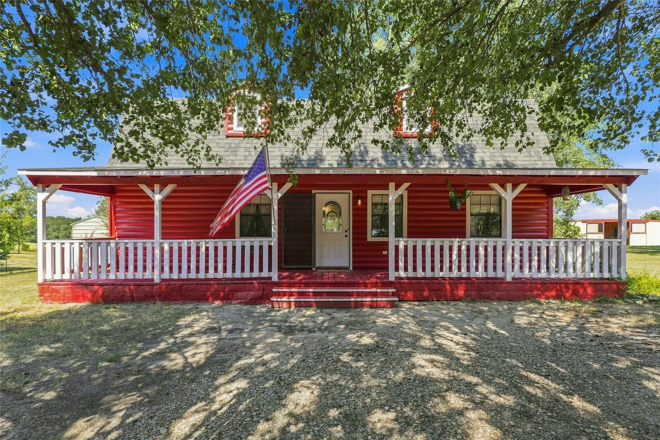 Farm For Sale in Fannin County , 1549 County Road 2130, Telephone, Texas 75488, 1 Bedroom, 2 Bathroom, Garage spaces, 1,600 Sqft, built in 2004, mls#21349142, Real Estate Agent in Telephone, Homes For Sale in Fannin county, Homes For Sale in Telephone, Realtor in Telephone Texas, Real Estate Brokerage Independent Realty Texas, Luminita Cordes Realtor