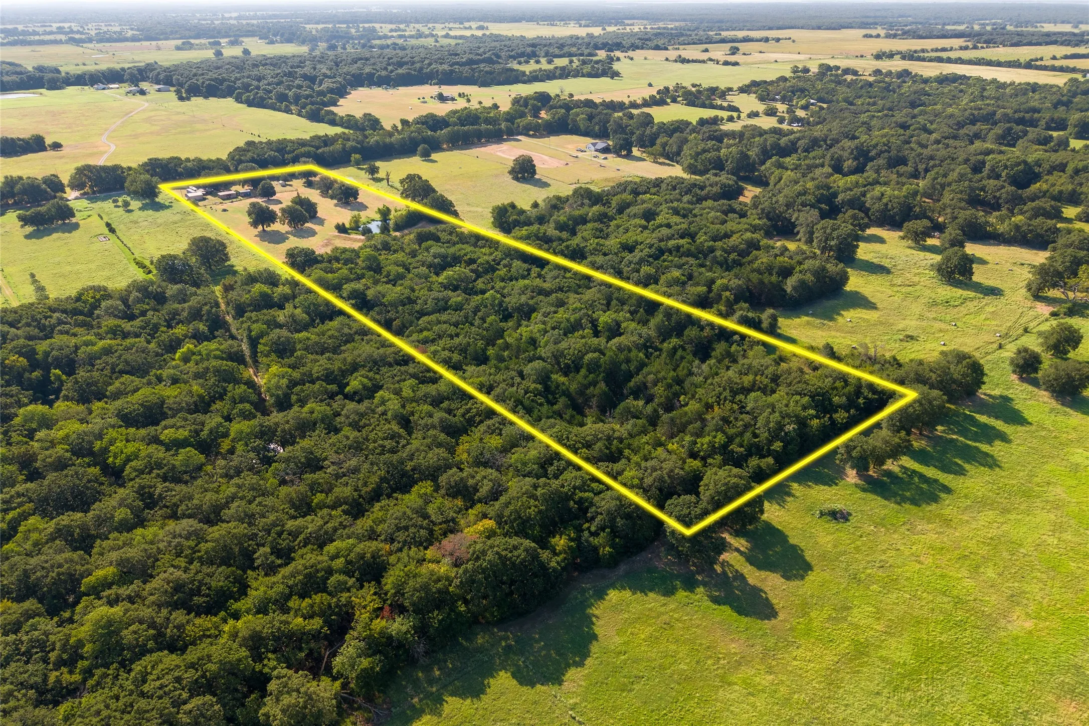 Farm For Sale in Fannin County , 1549 County Road 2130, Telephone, Texas 75488, 1 Bedroom, 2 Bathroom, Garage spaces, 1,600 Sqft, built in 2004, mls#21349142, Real Estate Agent in Telephone, Homes For Sale in Fannin county, Homes For Sale in Telephone, Realtor in Telephone Texas, Real Estate Brokerage Independent Realty Texas, Luminita Cordes Realtor