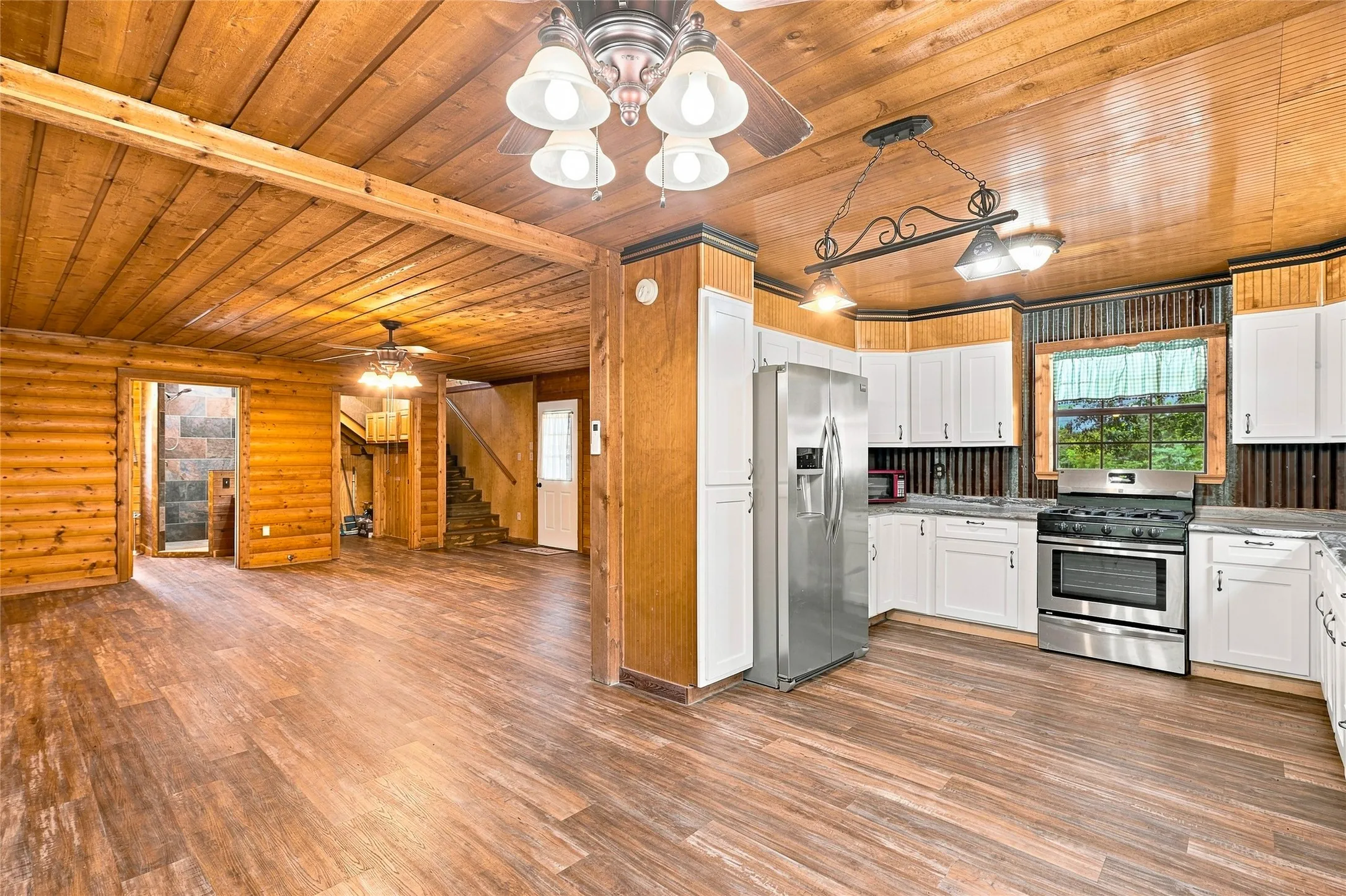 Farm For Sale in Fannin County , 1549 County Road 2130, Telephone, Texas 75488, 1 Bedroom, 2 Bathroom, Garage spaces, 1,600 Sqft, built in 2004, mls#21349142, Real Estate Agent in Telephone, Homes For Sale in Fannin county, Homes For Sale in Telephone, Realtor in Telephone Texas, Real Estate Brokerage Independent Realty Texas, Luminita Cordes Realtor