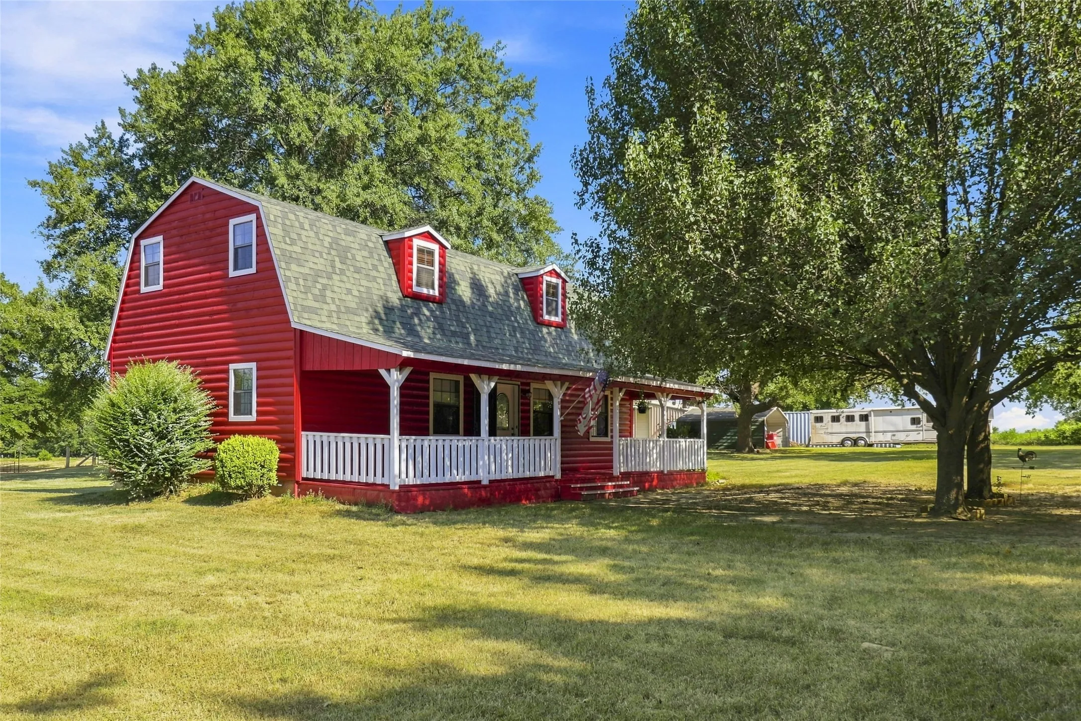 Farm For Sale in Fannin County , 1549 County Road 2130, Telephone, Texas 75488, 1 Bedroom, 2 Bathroom, Garage spaces, 1,600 Sqft, built in 2004, mls#21349142, Real Estate Agent in Telephone, Homes For Sale in Fannin county, Homes For Sale in Telephone, Realtor in Telephone Texas, Real Estate Brokerage Independent Realty Texas, Luminita Cordes Realtor