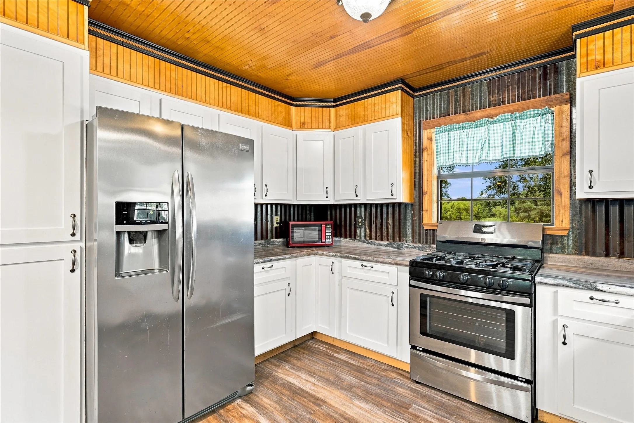 Farm For Sale in Fannin County , 1549 County Road 2130, Telephone, Texas 75488, 1 Bedroom, 2 Bathroom, Garage spaces, 1,600 Sqft, built in 2004, mls#21349142, Real Estate Agent in Telephone, Homes For Sale in Fannin county, Homes For Sale in Telephone, Realtor in Telephone Texas, Real Estate Brokerage Independent Realty Texas, Luminita Cordes Realtor