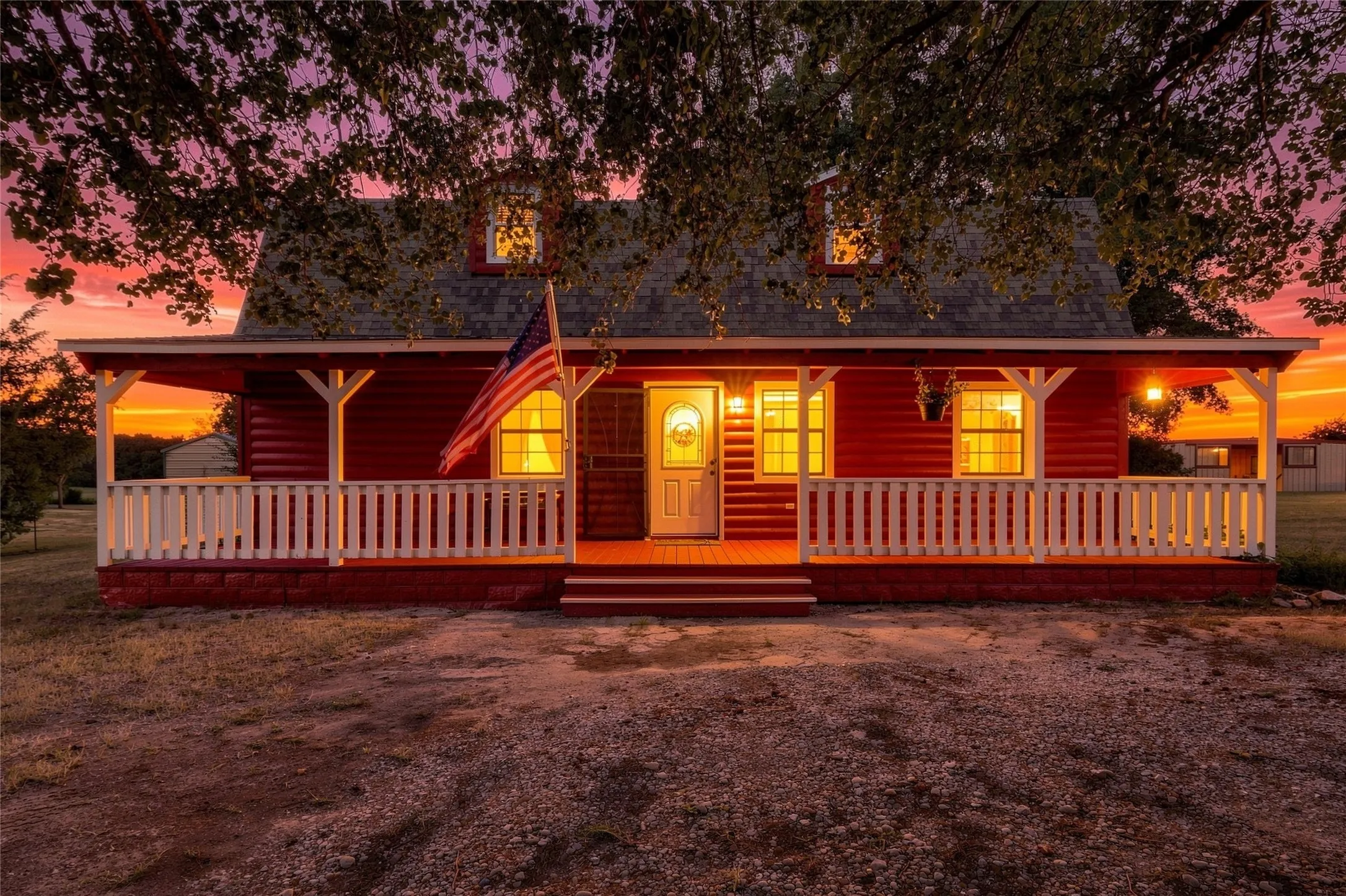 Farm For Sale in Fannin County , 1549 County Road 2130, Telephone, Texas 75488, 1 Bedroom, 2 Bathroom, Garage spaces, 1,600 Sqft, built in 2004, mls#21349142, Real Estate Agent in Telephone, Homes For Sale in Fannin county, Homes For Sale in Telephone, Realtor in Telephone Texas, Real Estate Brokerage Independent Realty Texas, Luminita Cordes Realtor
