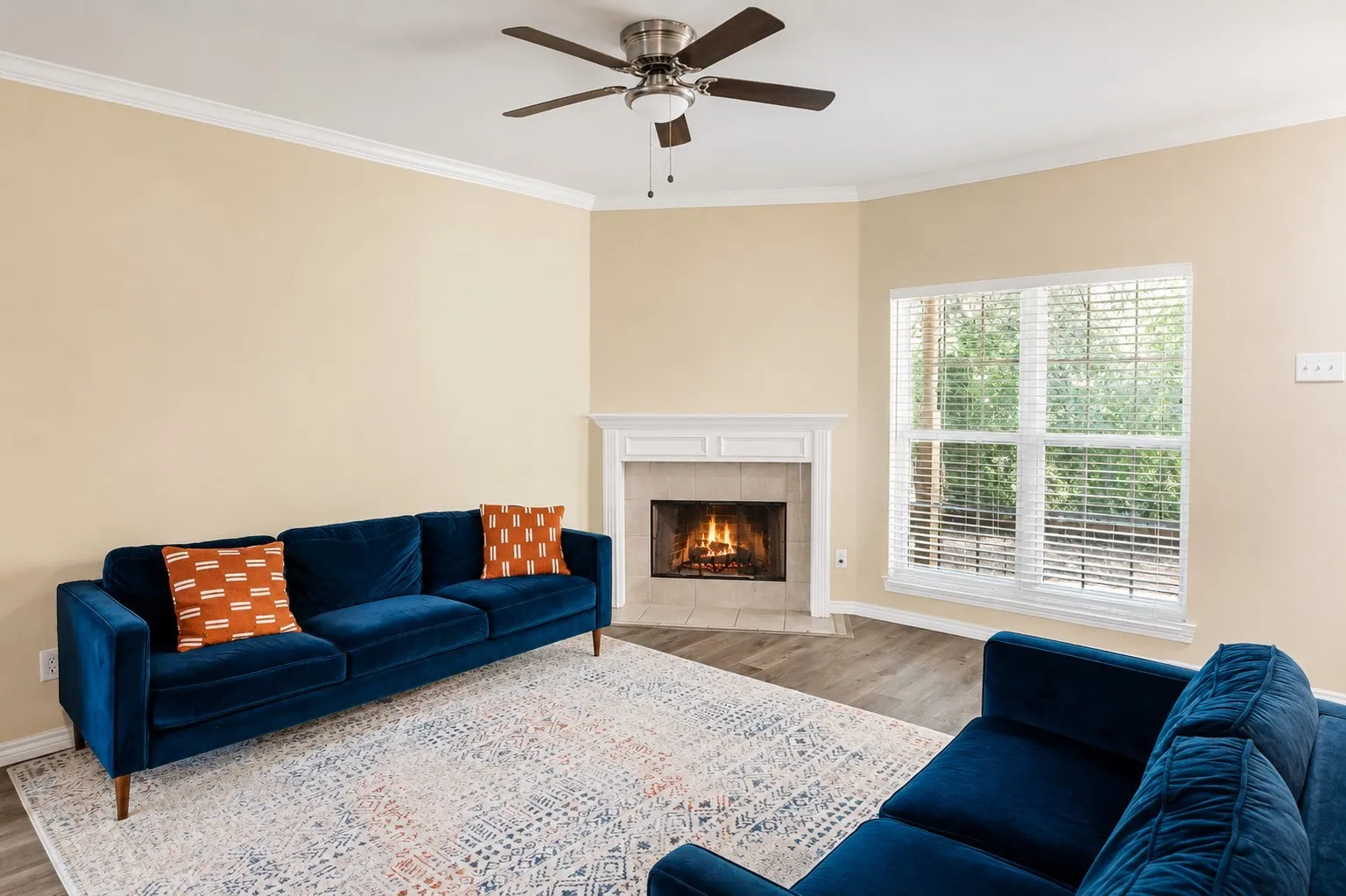 Condominium For Sale in Dallas County , 11655 Audelia Road 407, Dallas, Texas 75243, 2 Bedroom, 3 Bathroom, Garage spaces, 1,075 Sqft, built in 1982, Price $170,000, mls#21348376, Real Estate Agent in Dallas, Homes For Sale in Dallas county, Homes For Sale in Dallas, Realtor in Dallas Texas, Real Estate Brokerage Independent Realty Texas, Luminita Cordes Realtor