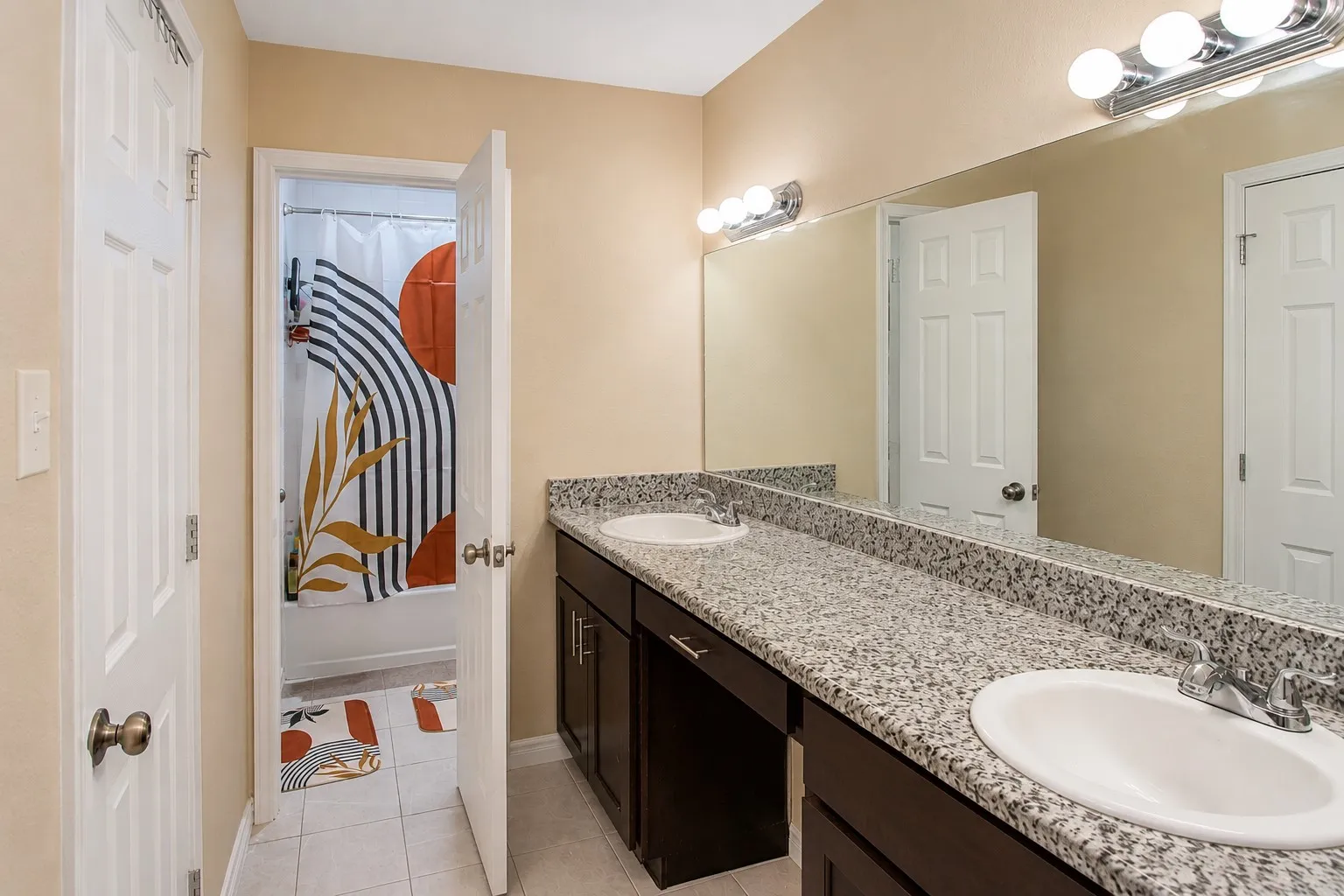 Condominium For Sale in Dallas County , 11655 Audelia Road 407, Dallas, Texas 75243, 2 Bedroom, 3 Bathroom, Garage spaces, 1,075 Sqft, built in 1982, Price $170,000, mls#21348376, Real Estate Agent in Dallas, Homes For Sale in Dallas county, Homes For Sale in Dallas, Realtor in Dallas Texas, Real Estate Brokerage Independent Realty Texas, Luminita Cordes Realtor