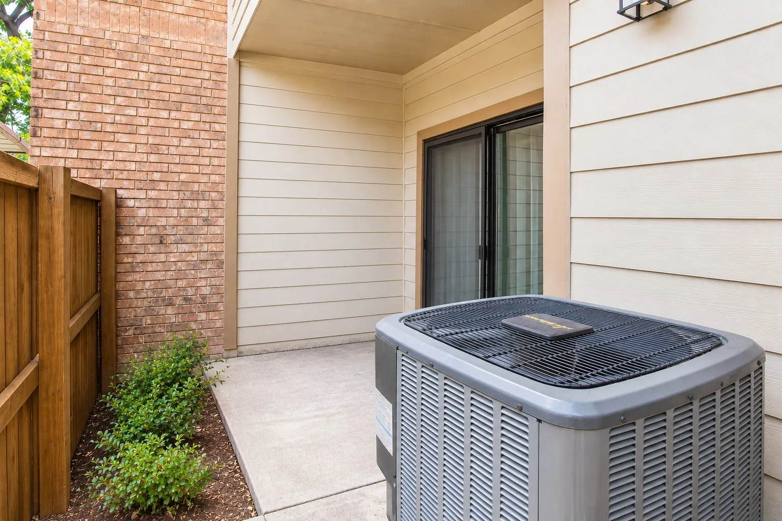 Condominium For Sale in Dallas County , 11655 Audelia Road 407, Dallas, Texas 75243, 2 Bedroom, 3 Bathroom, Garage spaces, 1,075 Sqft, built in 1982, Price $170,000, mls#21348376, Real Estate Agent in Dallas, Homes For Sale in Dallas county, Homes For Sale in Dallas, Realtor in Dallas Texas, Real Estate Brokerage Independent Realty Texas, Luminita Cordes Realtor