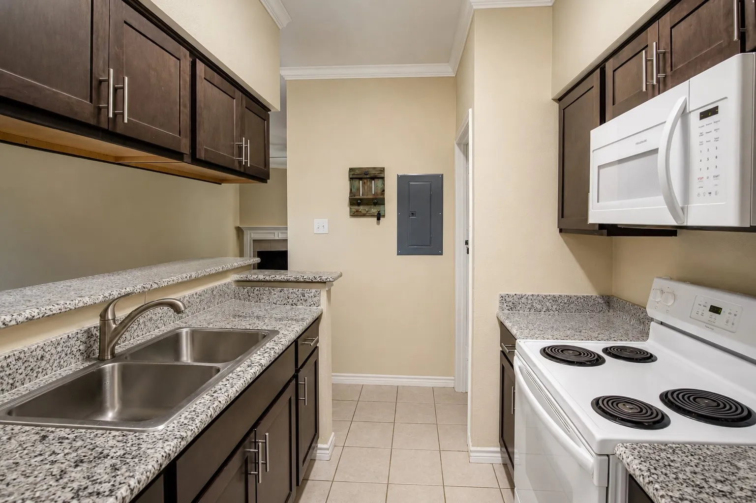 Condominium For Sale in Dallas County , 11655 Audelia Road 407, Dallas, Texas 75243, 2 Bedroom, 3 Bathroom, Garage spaces, 1,075 Sqft, built in 1982, Price $170,000, mls#21348376, Real Estate Agent in Dallas, Homes For Sale in Dallas county, Homes For Sale in Dallas, Realtor in Dallas Texas, Real Estate Brokerage Independent Realty Texas, Luminita Cordes Realtor