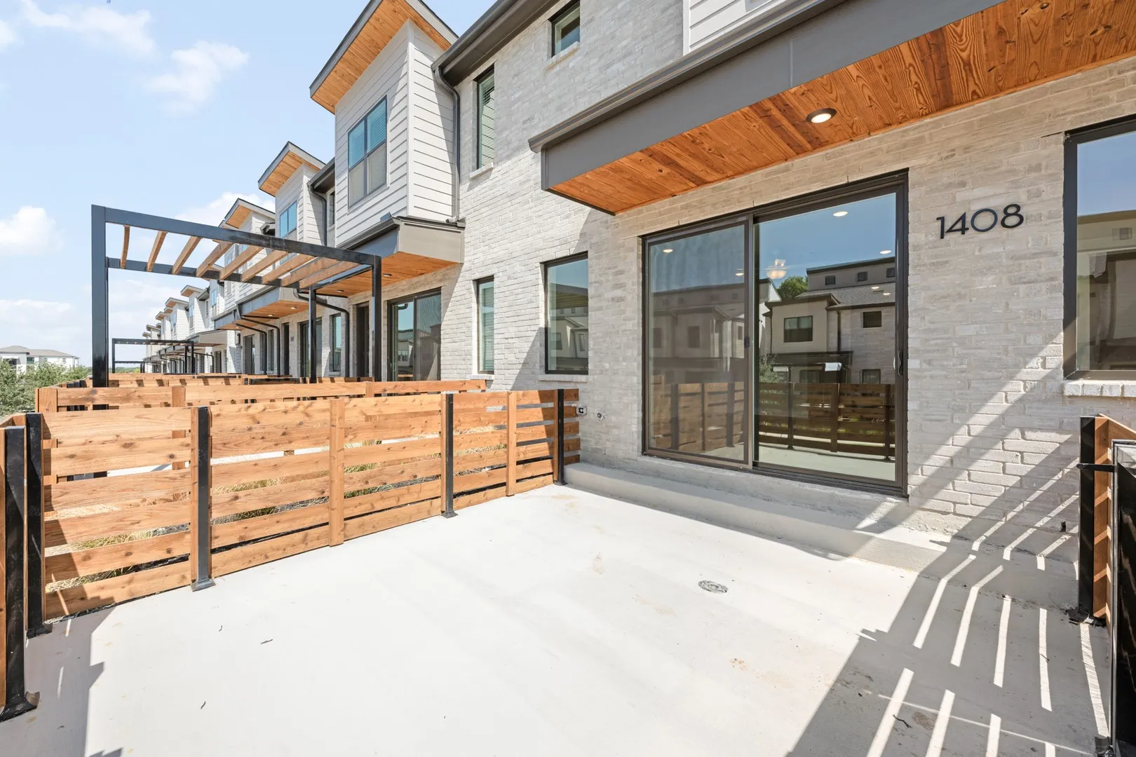 1408-Azalea_Elm_PATIO_01