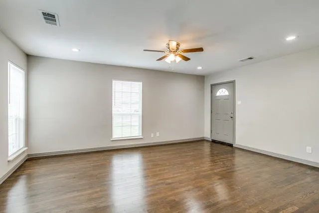 Single Family Residence For Rent in Dallas County , 3324 Inwood Road, Dallas, Texas 75235, 3 Bedrooms, 2 Bathrooms, 1 Garage spaces, 1,424 Sqft, built in 1947, Price $2,600, mls#21349253, Real Estate Agent in Dallas, Homes For Rent in Dallas county, Homes For Rent in Dallas, Realtor in Dallas Texas, Real Estate Brokerage Independent Realty Texas, Luminita Cordes Realtor