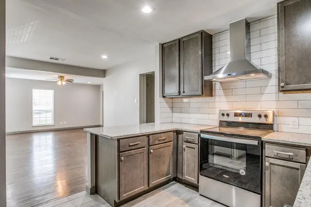 Single Family Residence For Rent in Dallas County , 3324 Inwood Road, Dallas, Texas 75235, 3 Bedrooms, 2 Bathrooms, 1 Garage spaces, 1,424 Sqft, built in 1947, Price $2,600, mls#21349253, Real Estate Agent in Dallas, Homes For Rent in Dallas county, Homes For Rent in Dallas, Realtor in Dallas Texas, Real Estate Brokerage Independent Realty Texas, Luminita Cordes Realtor