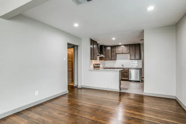 Single Family Residence For Rent in Dallas County , 3324 Inwood Road, Dallas, Texas 75235, 3 Bedrooms, 2 Bathrooms, 1 Garage spaces, 1,424 Sqft, built in 1947, Price $2,600, mls#21349253, Real Estate Agent in Dallas, Homes For Rent in Dallas county, Homes For Rent in Dallas, Realtor in Dallas Texas, Real Estate Brokerage Independent Realty Texas, Luminita Cordes Realtor