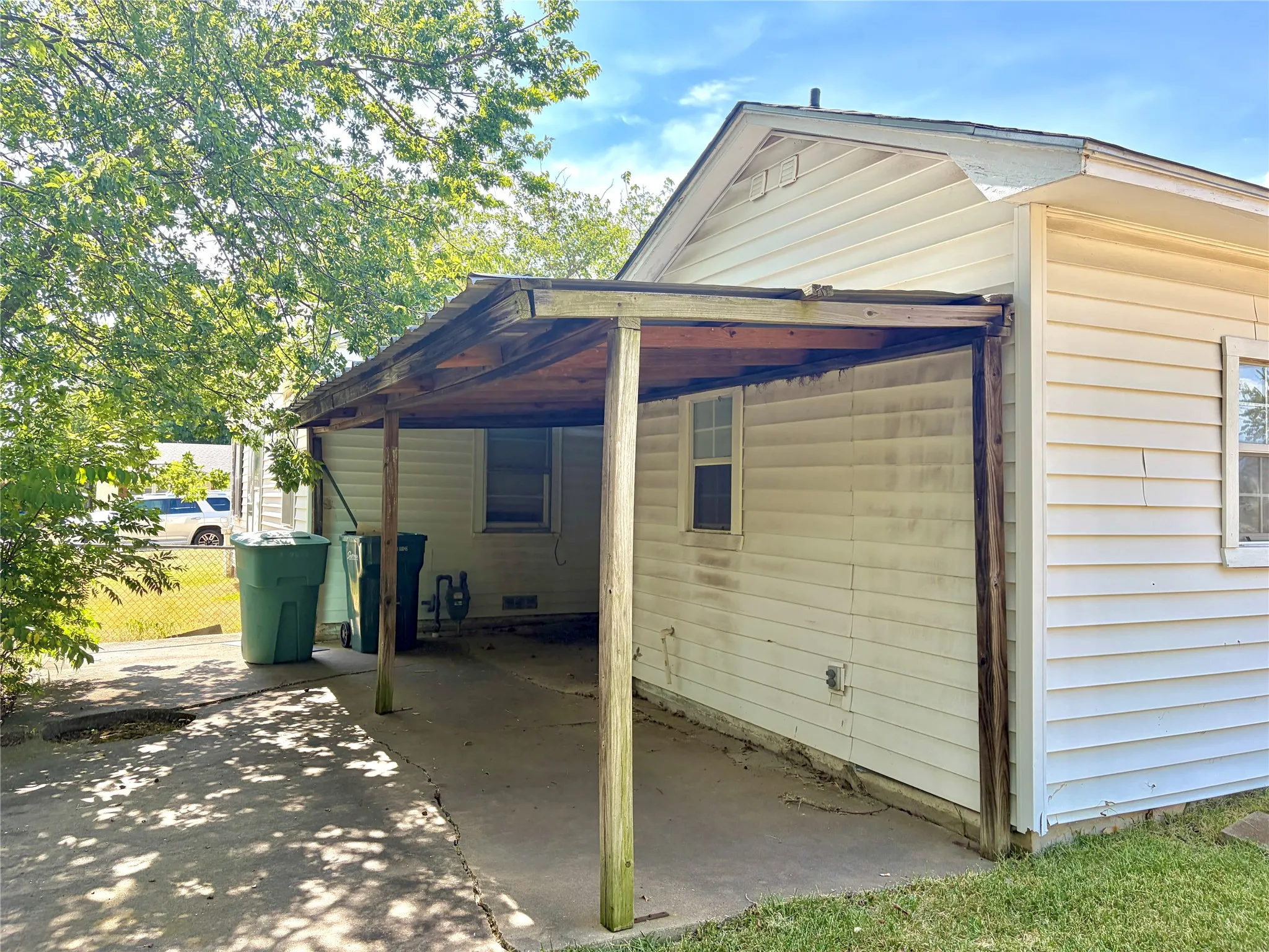 Single Family Residence For Rent in Grayson County , 2225 N Shannon Street, Sherman, Texas 75092, 4 Bedroom, 2 Bathroom, Garage spaces, 1,493 Sqft, built in 1950, mls#21342883, Real Estate Agent in Sherman, Homes For Rent in Grayson county, Homes For Rent in Sherman, Realtor in Sherman Texas, Real Estate Brokerage Independent Realty Texas, Luminita Cordes Realtor