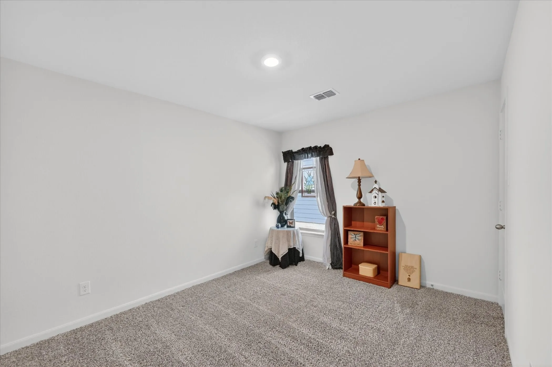 Single Family Residence For Sale in Denton County , 13708 Logan Pass Drive, Ponder, Texas 76259, 4 Bedroom, 2 Bathroom, 2 Garage spaces, 1,596 Sqft, built in 2021, mls#21349218, Real Estate Agent in Ponder, Homes For Sale in Denton county, Homes For Sale in Ponder, Realtor in Ponder Texas, Real Estate Brokerage Independent Realty Texas, Luminita Cordes Realtor