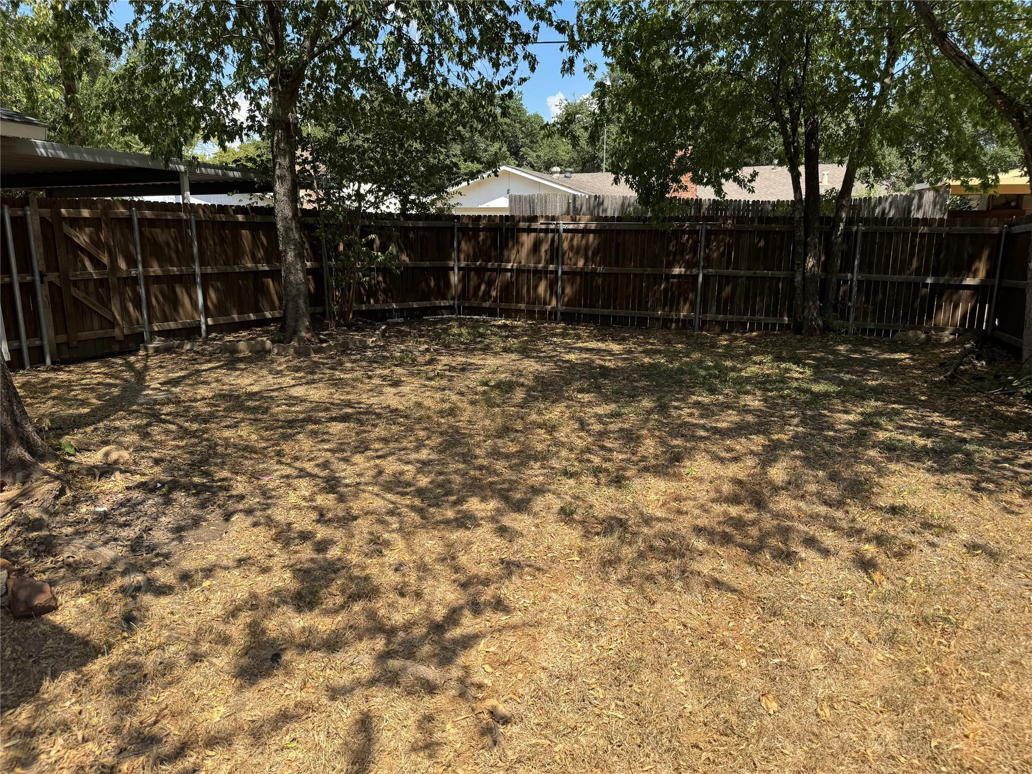 Single Family Residence For Rent in Denton County , 1531 Camelia Drive, Lewisville, Texas 75067, 3 Bedroom, 2 Bathroom, 2 Garage spaces, 1,726 Sqft, built in 1973, mls#21348819, Real Estate Agent in Lewisville, Homes For Rent in Denton county, Homes For Rent in Lewisville, Realtor in Lewisville Texas, Real Estate Brokerage Independent Realty Texas, Luminita Cordes Realtor