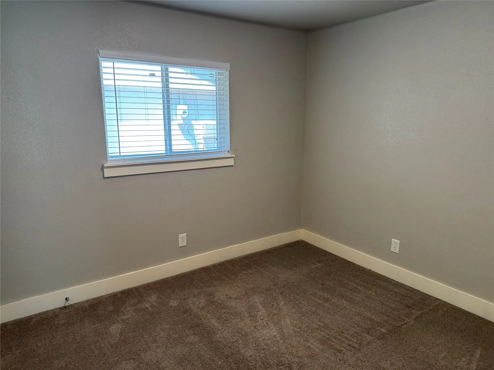 Single Family Residence For Rent in Denton County , 1531 Camelia Drive, Lewisville, Texas 75067, 3 Bedroom, 2 Bathroom, 2 Garage spaces, 1,726 Sqft, built in 1973, mls#21348819, Real Estate Agent in Lewisville, Homes For Rent in Denton county, Homes For Rent in Lewisville, Realtor in Lewisville Texas, Real Estate Brokerage Independent Realty Texas, Luminita Cordes Realtor