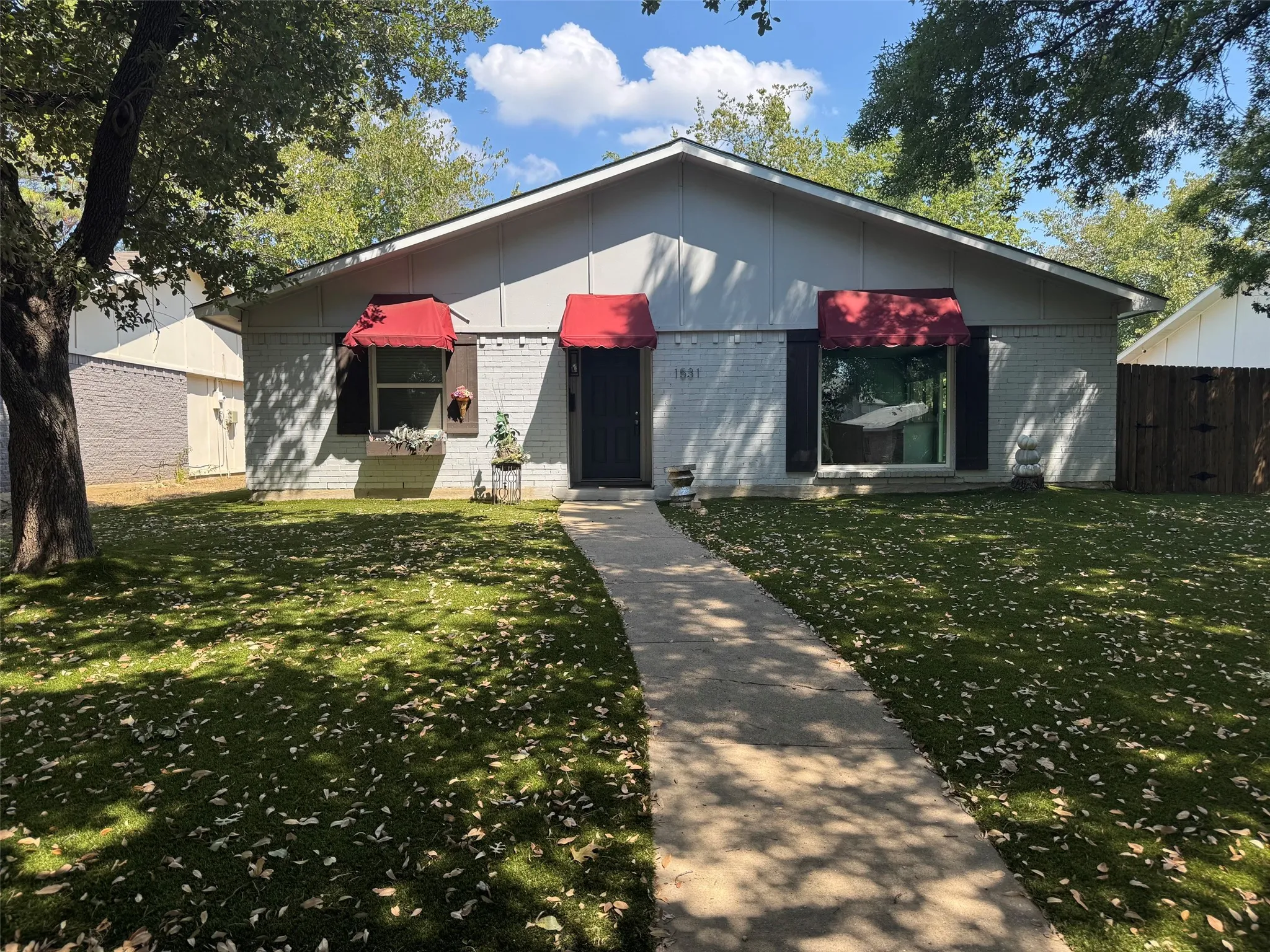Single Family Residence For Rent in Denton County , 1531 Camelia Drive, Lewisville, Texas 75067, 3 Bedroom, 2 Bathroom, 2 Garage spaces, 1,726 Sqft, built in 1973, mls#21348819, Real Estate Agent in Lewisville, Homes For Rent in Denton county, Homes For Rent in Lewisville, Realtor in Lewisville Texas, Real Estate Brokerage Independent Realty Texas, Luminita Cordes Realtor