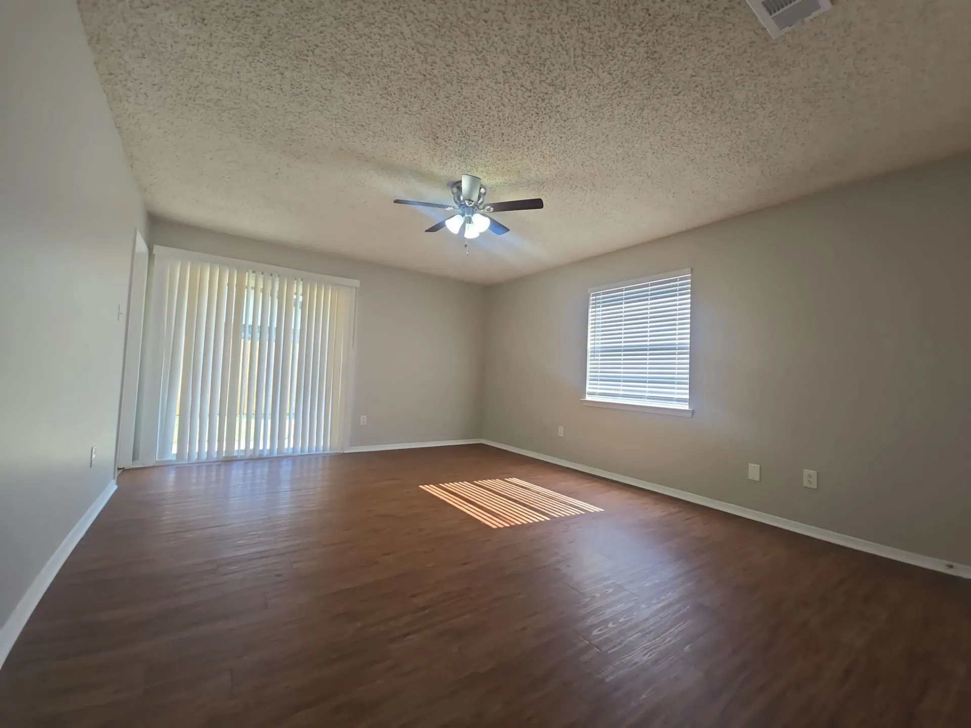 Single Family Residence For Rent in Tarrant County , 6620 Lyndale Drive, Watauga, Texas 76148, 3 Bedroom, 2 Bathroom, 2 Garage spaces, 1,264 Sqft, built in 1978, mls#21349259, Real Estate Agent in Watauga, Homes For Rent in Tarrant county, Homes For Rent in Watauga, Realtor in Watauga Texas, Real Estate Brokerage Independent Realty Texas, Luminita Cordes Realtor