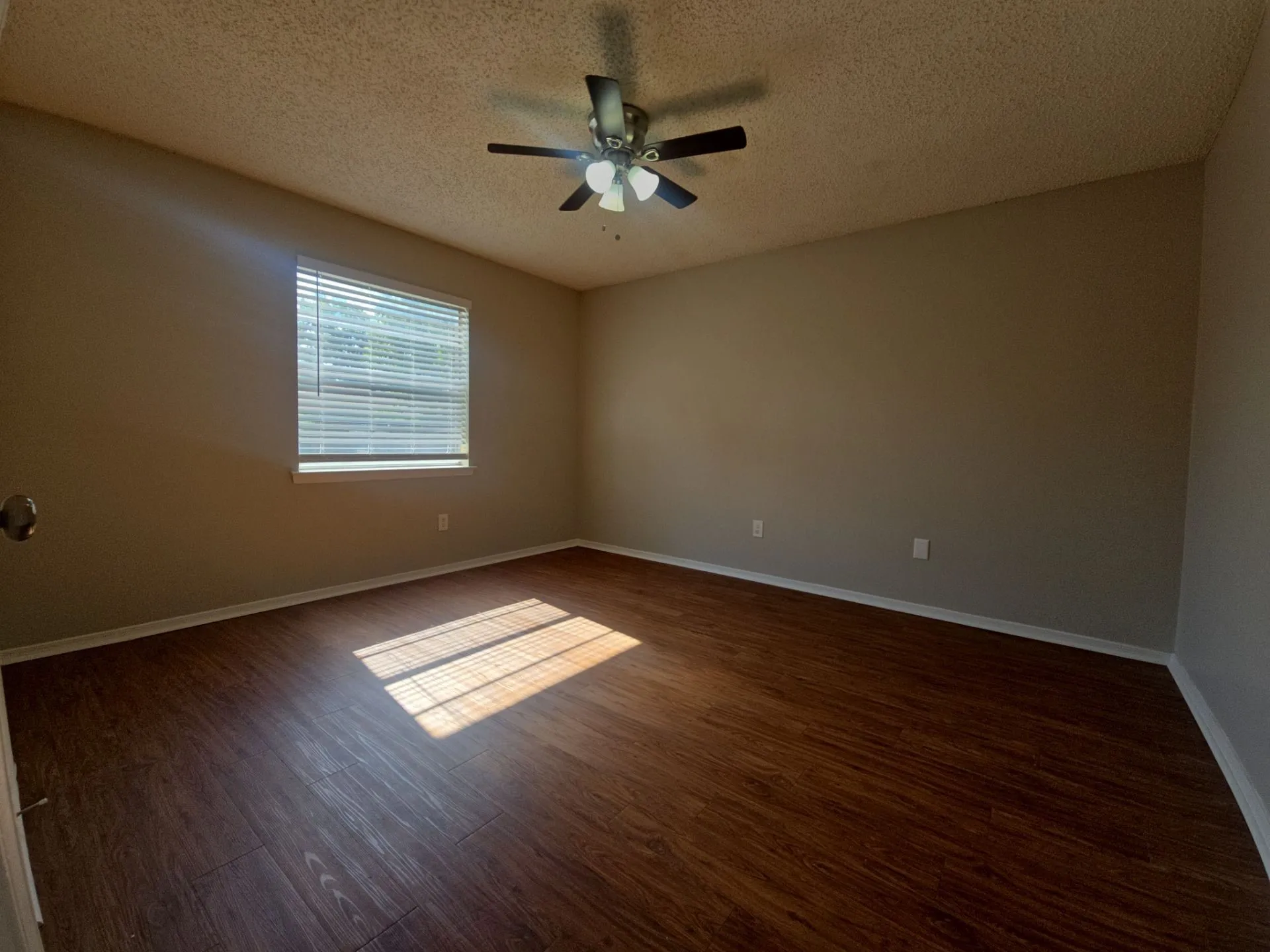 Single Family Residence For Rent in Tarrant County , 6620 Lyndale Drive, Watauga, Texas 76148, 3 Bedroom, 2 Bathroom, 2 Garage spaces, 1,264 Sqft, built in 1978, mls#21349259, Real Estate Agent in Watauga, Homes For Rent in Tarrant county, Homes For Rent in Watauga, Realtor in Watauga Texas, Real Estate Brokerage Independent Realty Texas, Luminita Cordes Realtor