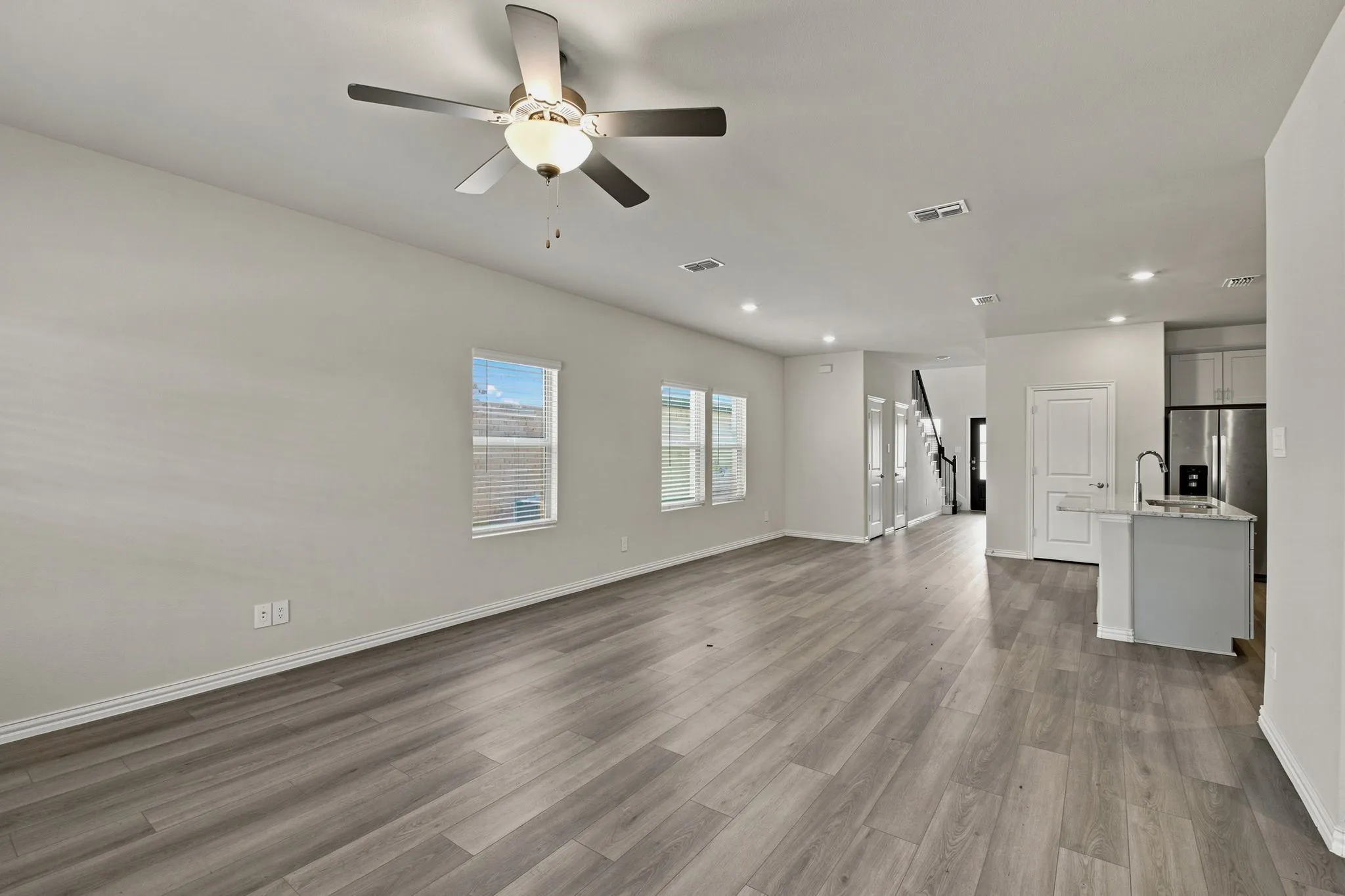 Single Family Residence For Rent in Collin County , 810 Honeydew Lane, Princeton, Texas 75071, 4 Bedroom, 3 Bathroom, 2 Garage spaces, 2,337 Sqft, built in 2024, mls#21348409, Real Estate Agent in Princeton, Homes For Rent in Collin county, Homes For Rent in Princeton, Realtor in Princeton Texas, Real Estate Brokerage Independent Realty Texas, Luminita Cordes Realtor