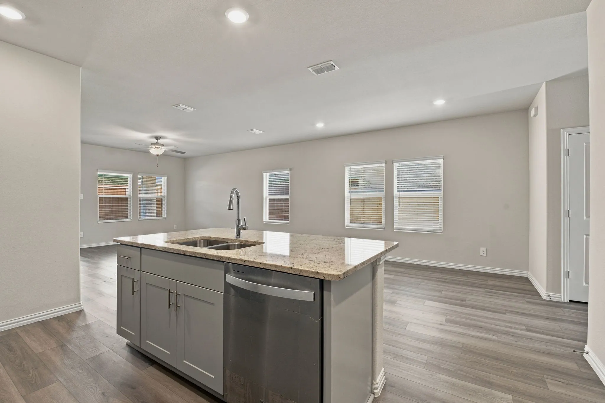Single Family Residence For Rent in Collin County , 810 Honeydew Lane, Princeton, Texas 75071, 4 Bedroom, 3 Bathroom, 2 Garage spaces, 2,337 Sqft, built in 2024, mls#21348409, Real Estate Agent in Princeton, Homes For Rent in Collin county, Homes For Rent in Princeton, Realtor in Princeton Texas, Real Estate Brokerage Independent Realty Texas, Luminita Cordes Realtor