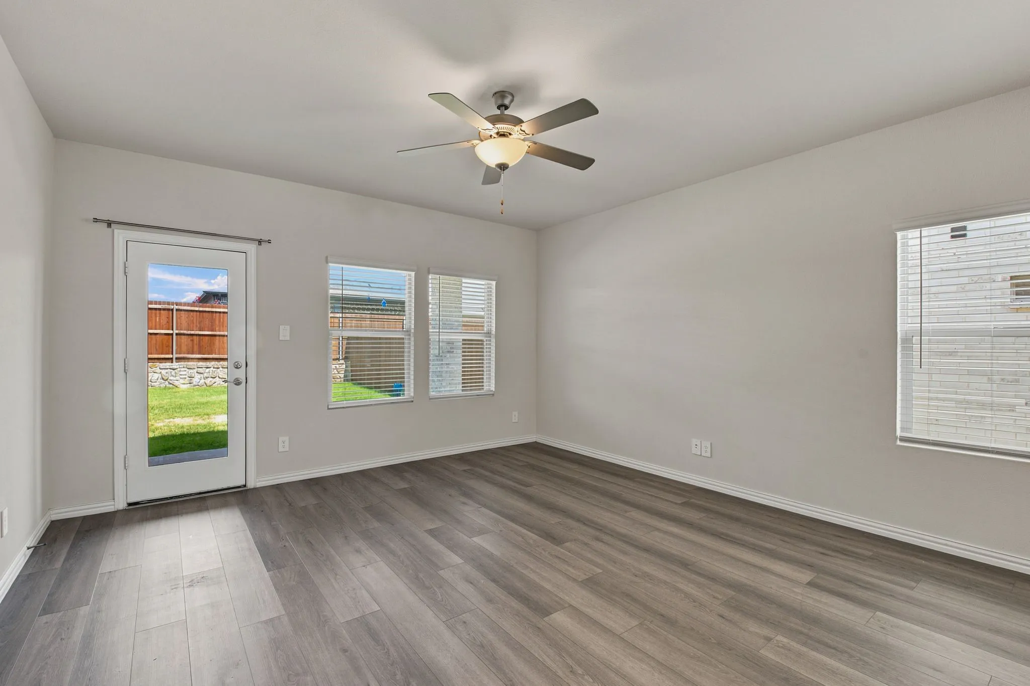 Single Family Residence For Rent in Collin County , 810 Honeydew Lane, Princeton, Texas 75071, 4 Bedroom, 3 Bathroom, 2 Garage spaces, 2,337 Sqft, built in 2024, mls#21348409, Real Estate Agent in Princeton, Homes For Rent in Collin county, Homes For Rent in Princeton, Realtor in Princeton Texas, Real Estate Brokerage Independent Realty Texas, Luminita Cordes Realtor