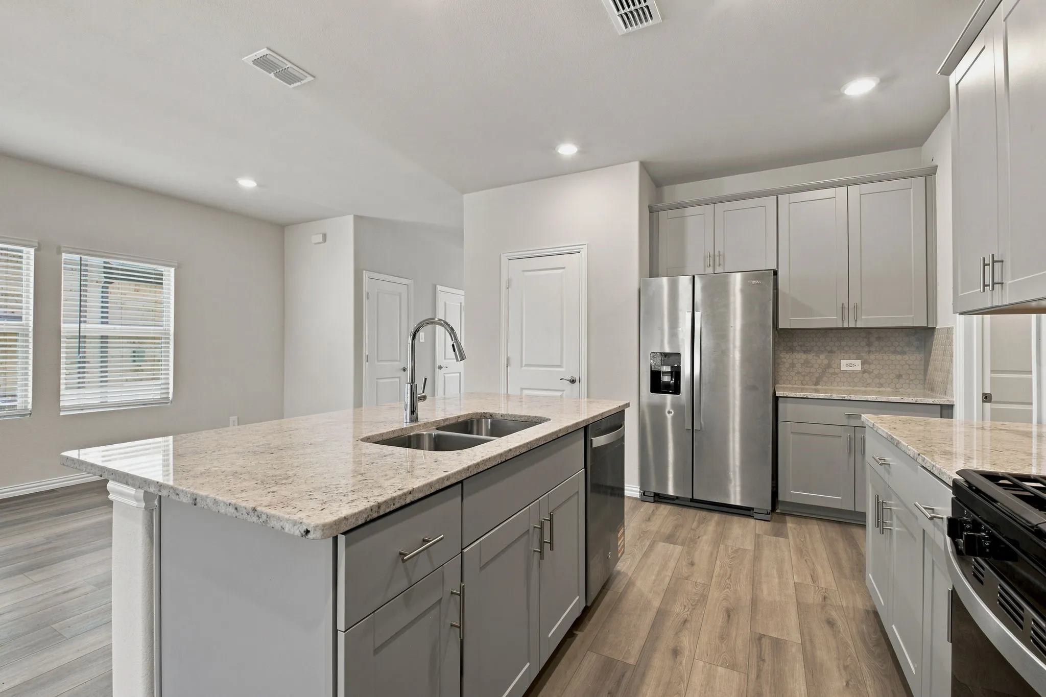 Single Family Residence For Rent in Collin County , 810 Honeydew Lane, Princeton, Texas 75071, 4 Bedroom, 3 Bathroom, 2 Garage spaces, 2,337 Sqft, built in 2024, mls#21348409, Real Estate Agent in Princeton, Homes For Rent in Collin county, Homes For Rent in Princeton, Realtor in Princeton Texas, Real Estate Brokerage Independent Realty Texas, Luminita Cordes Realtor