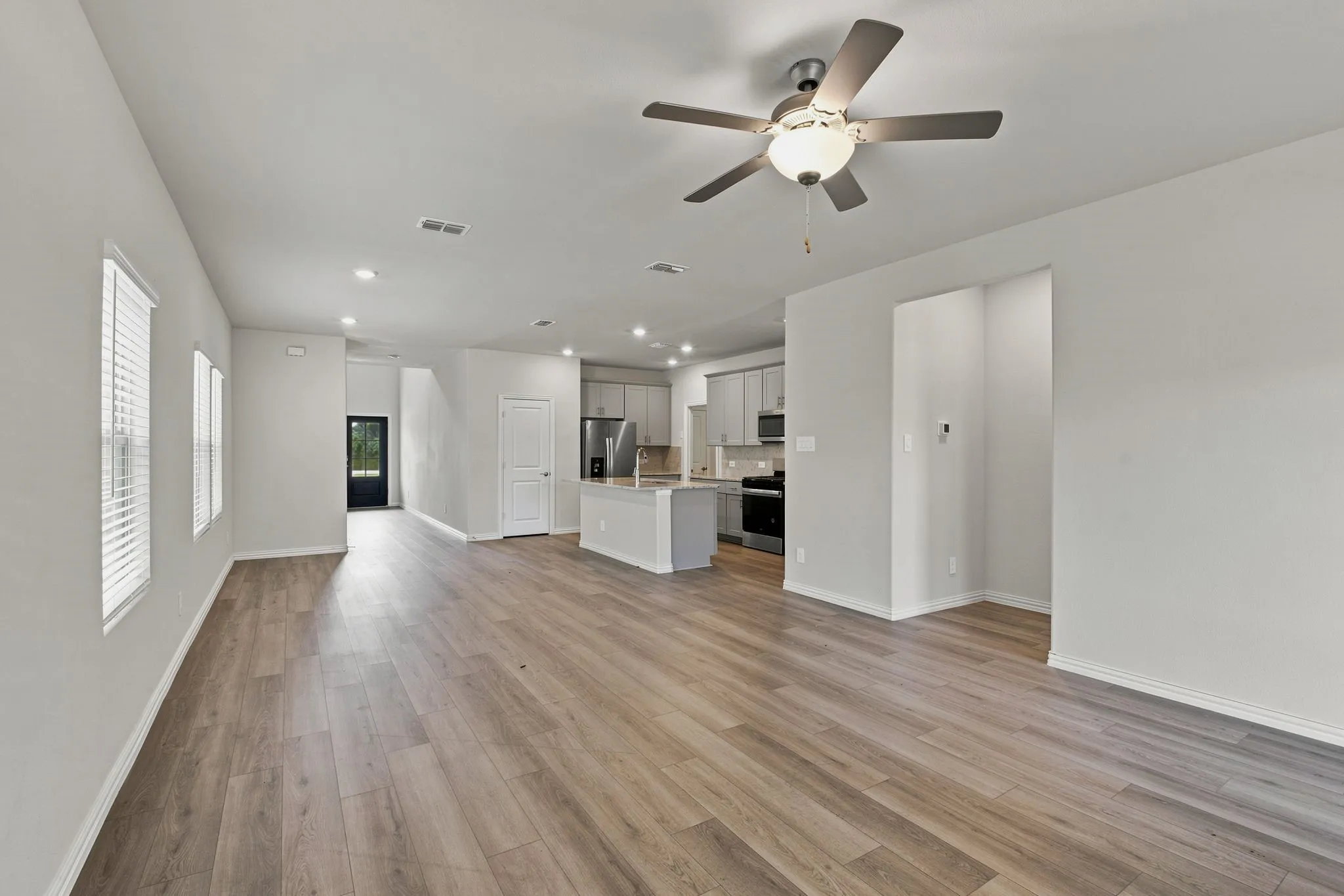 Single Family Residence For Rent in Collin County , 810 Honeydew Lane, Princeton, Texas 75071, 4 Bedroom, 3 Bathroom, 2 Garage spaces, 2,337 Sqft, built in 2024, mls#21348409, Real Estate Agent in Princeton, Homes For Rent in Collin county, Homes For Rent in Princeton, Realtor in Princeton Texas, Real Estate Brokerage Independent Realty Texas, Luminita Cordes Realtor