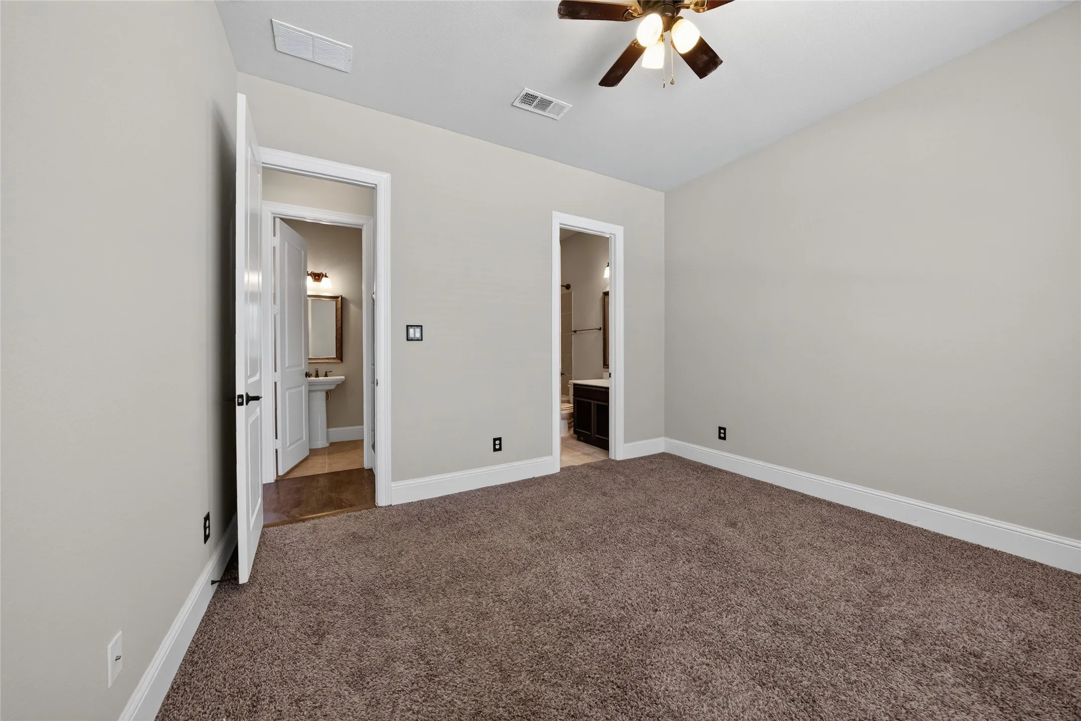 Single Family Residence For Sale in Collin County , 7117 Myrtleridge Drive, Plano, Texas 75074, 3 Bedroom, 4 Bathroom, 2 Garage spaces, 2,328 Sqft, built in 2015, Price $530,000, mls#21341045, Real Estate Agent in Plano, Homes For Sale in Collin county, Homes For Sale in Plano, Realtor in Plano Texas, Real Estate Brokerage Independent Realty Texas, Luminita Cordes Realtor